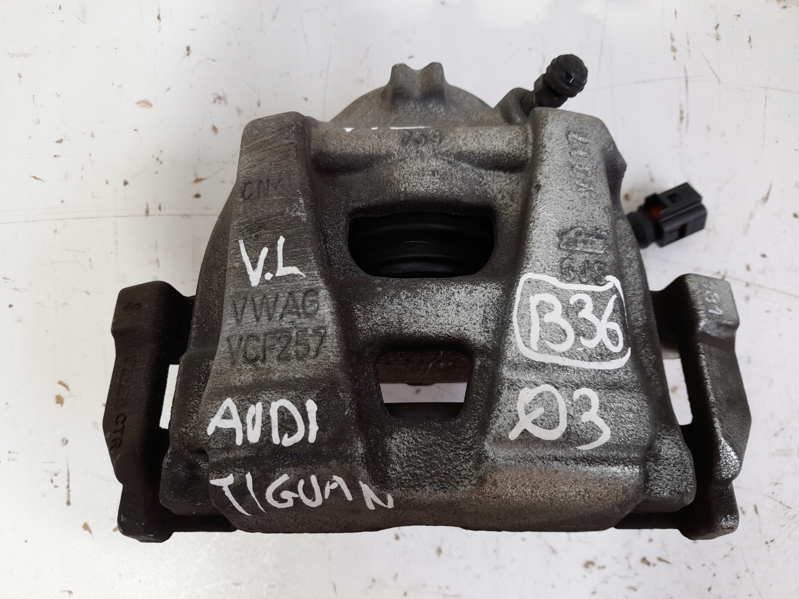 AUDI Q3 VOLKSWAGEN TIGUAN II arm front left VCF257 (B36)