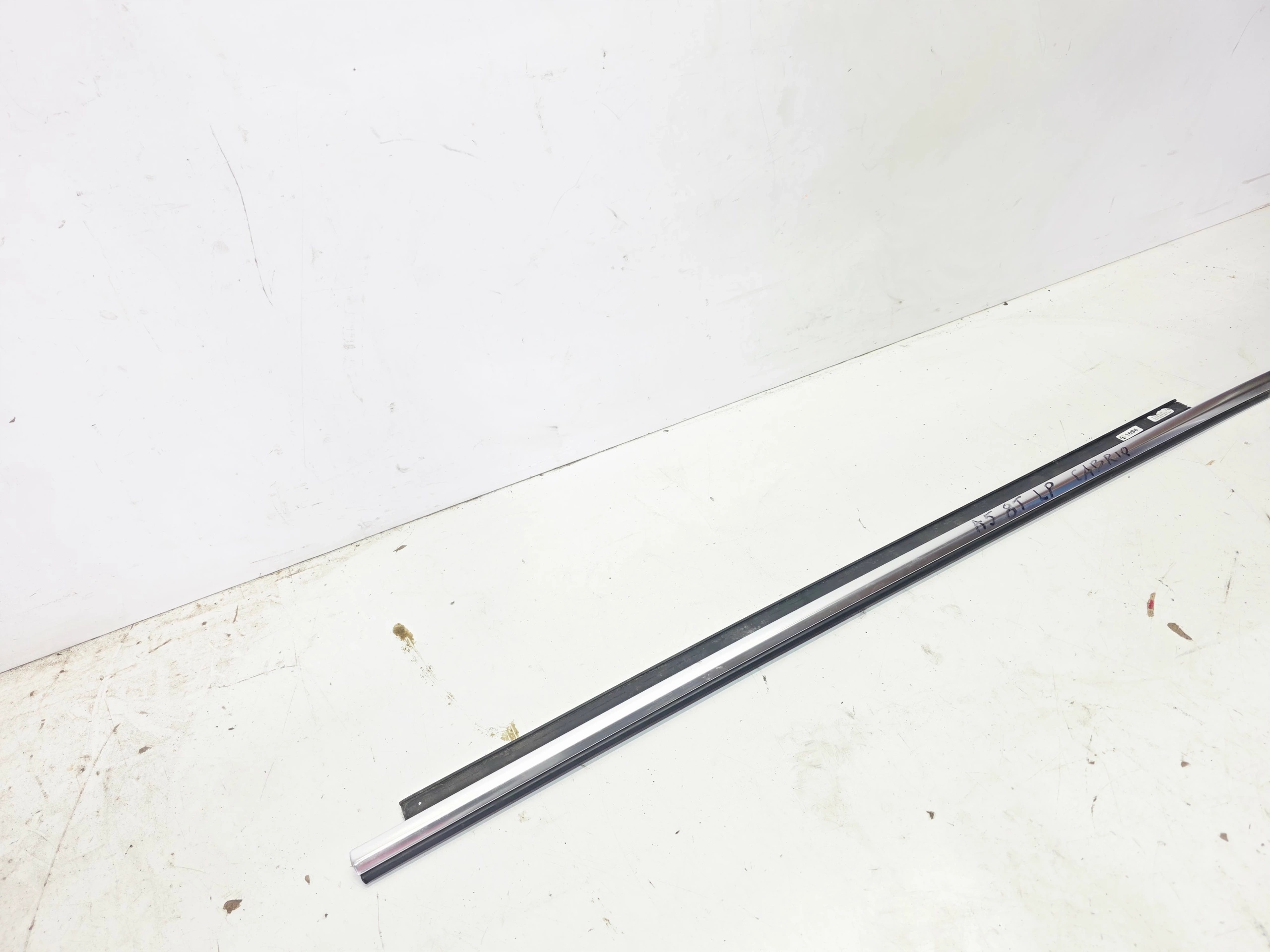 moulding CHROM door left front AUDI A5 8F CABRIO 8F0853283