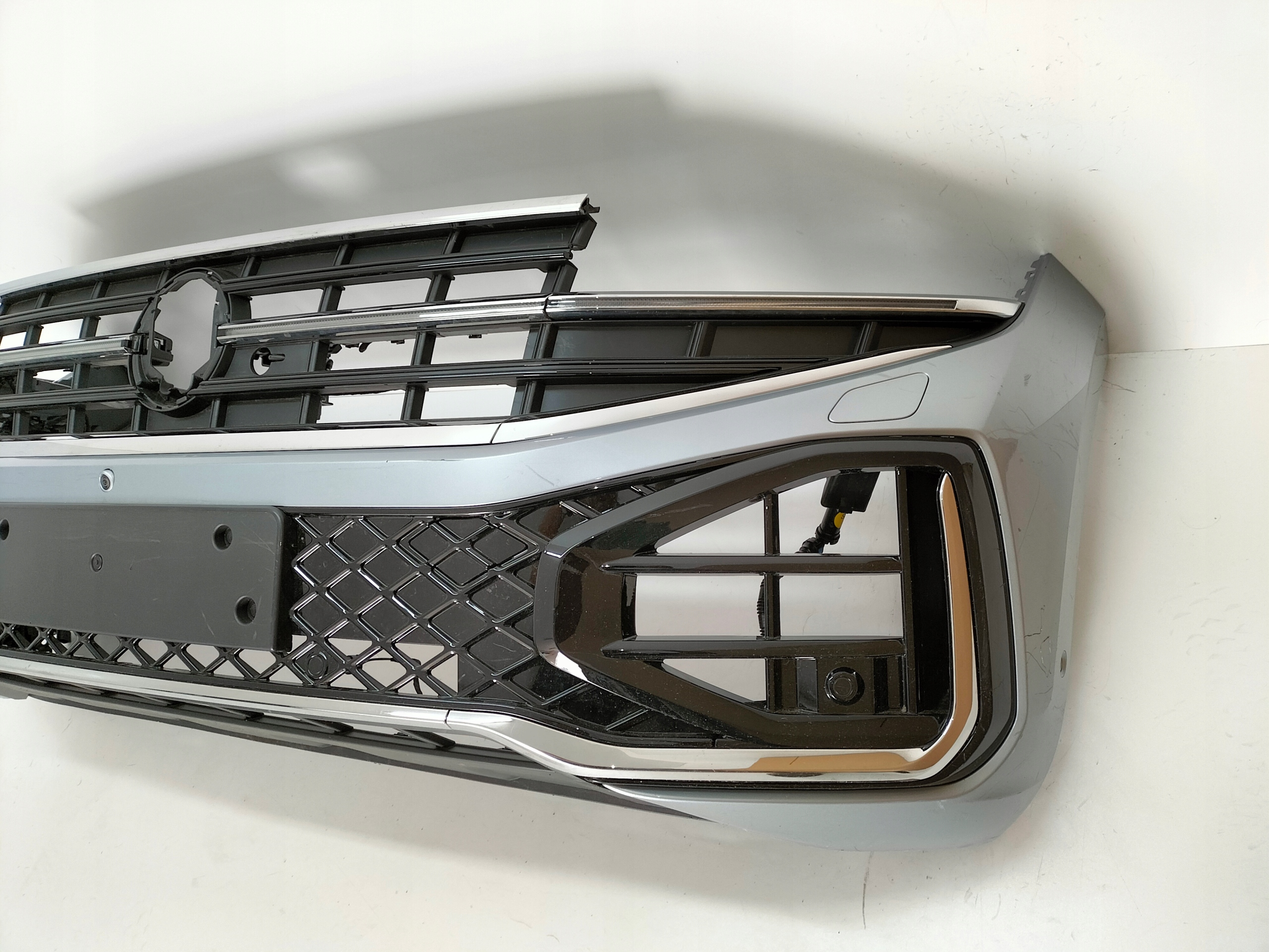 front bumper front VW TOUAREG III 760 LIFT 23- R-LINE
