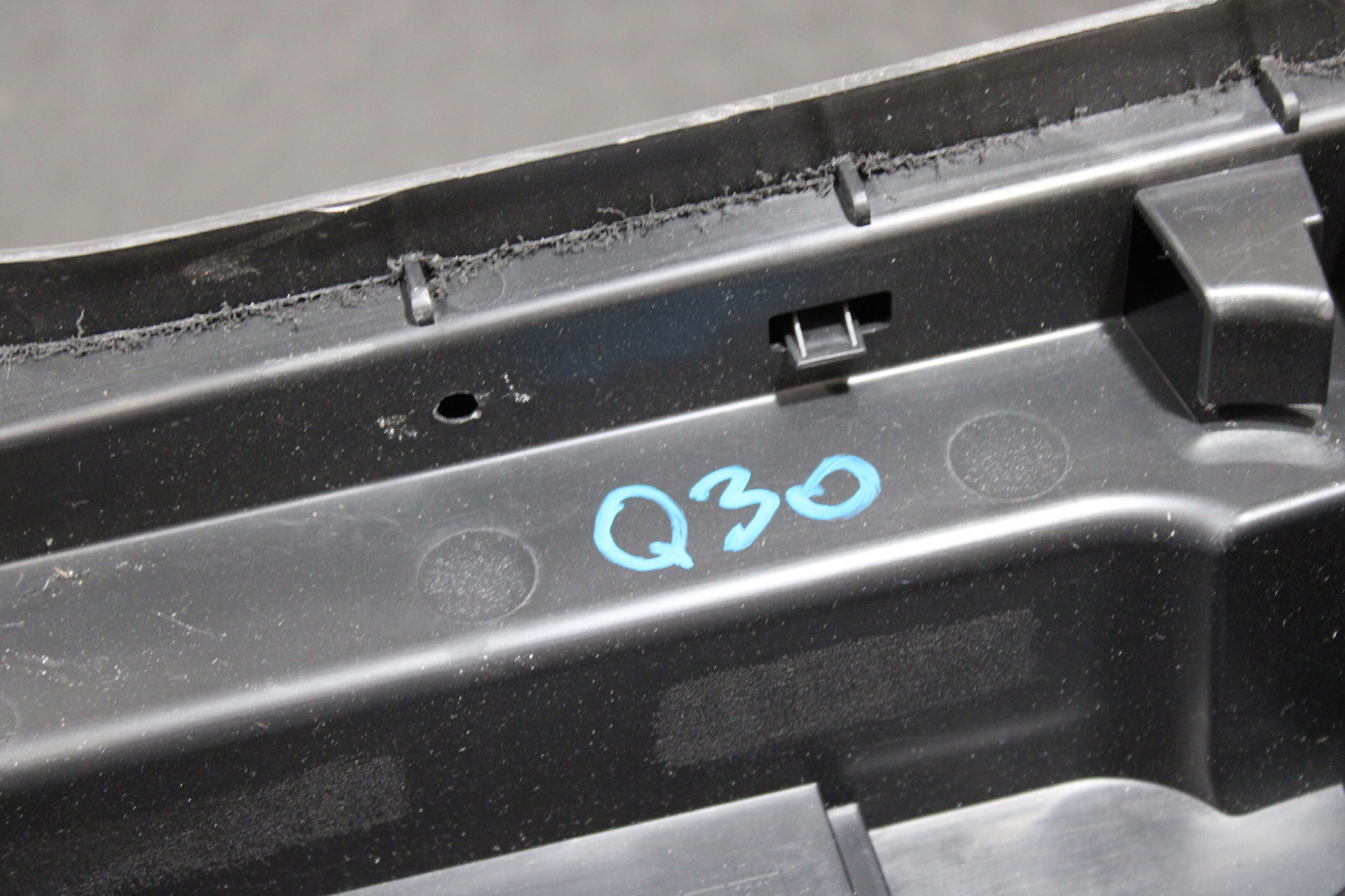 TUNEL central armrest INFINITI Q30