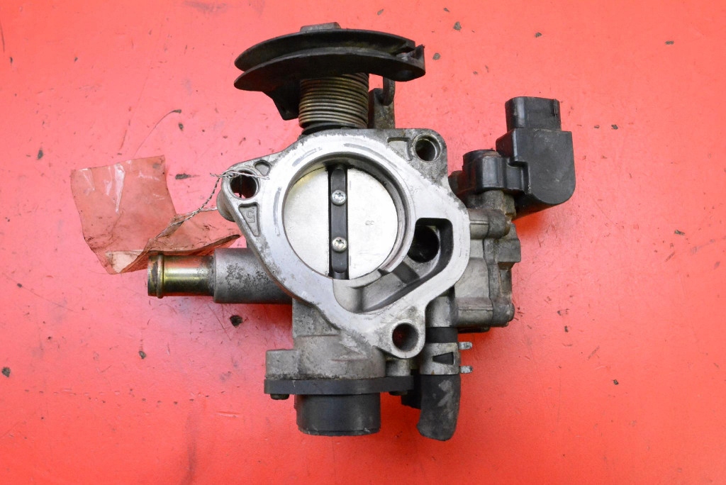 Valvola a farfalla 22210-0D090 TOYOTA COROLLA E12 1.4 VTTI 97 KM 00-08