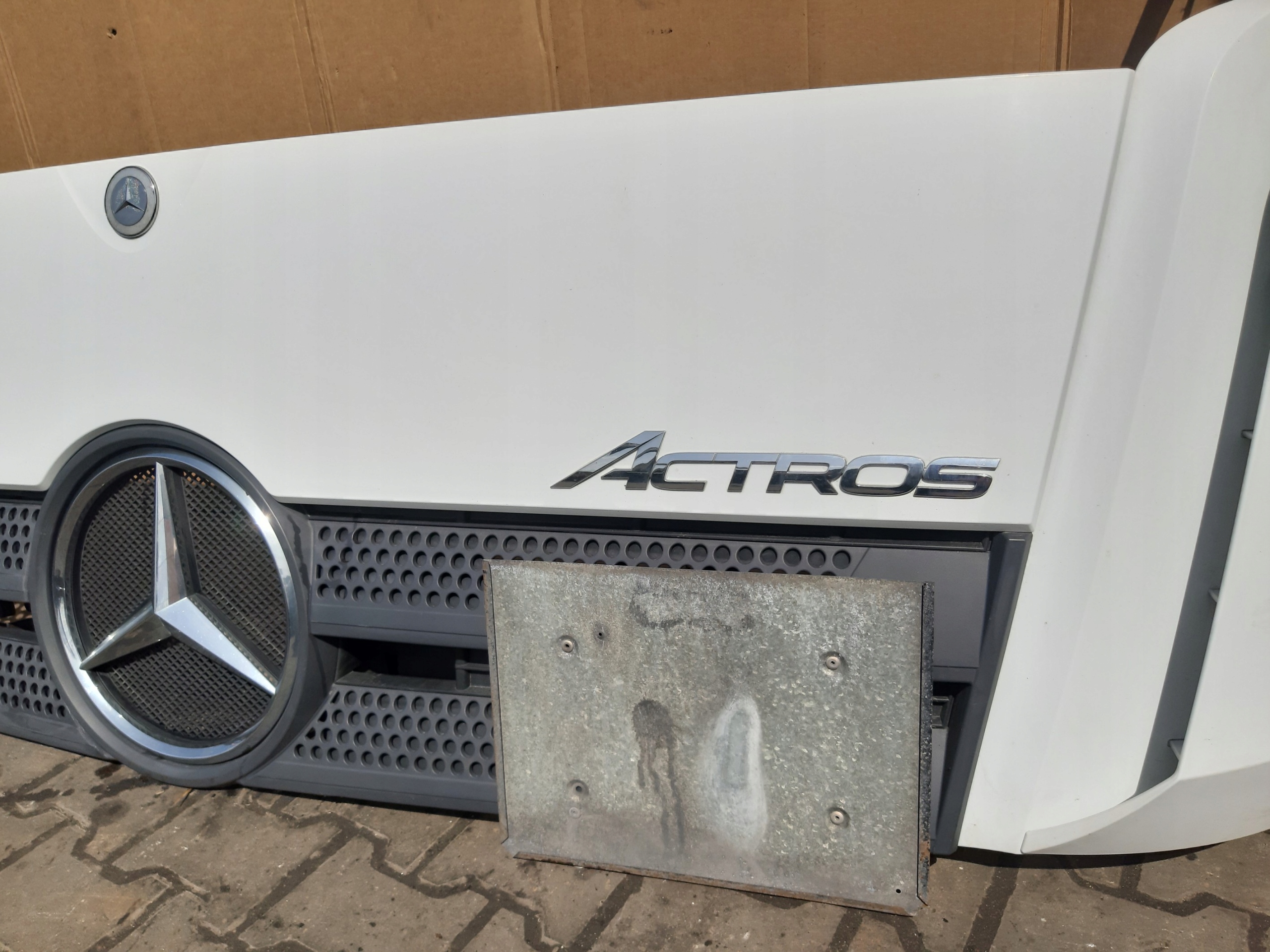 Capot Grille Logo MERCEDES ACTROS MP4 A9607500409