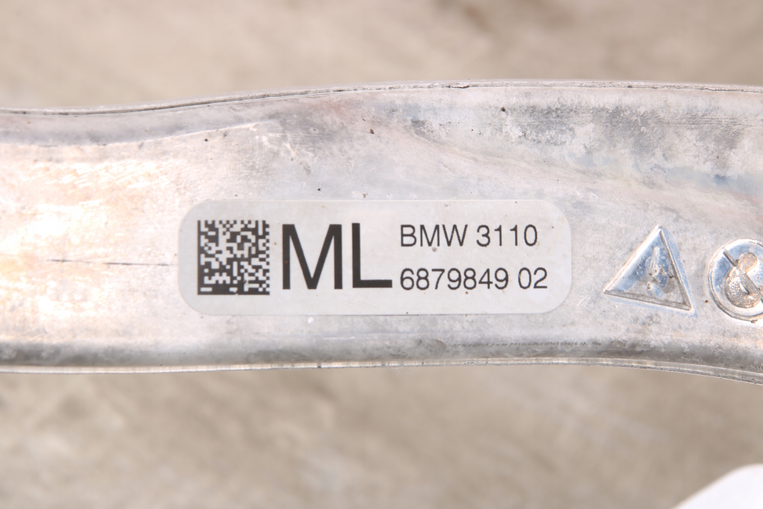 BMW G20 G21 2WD otoč ramene čepu levá levý předek 6877143