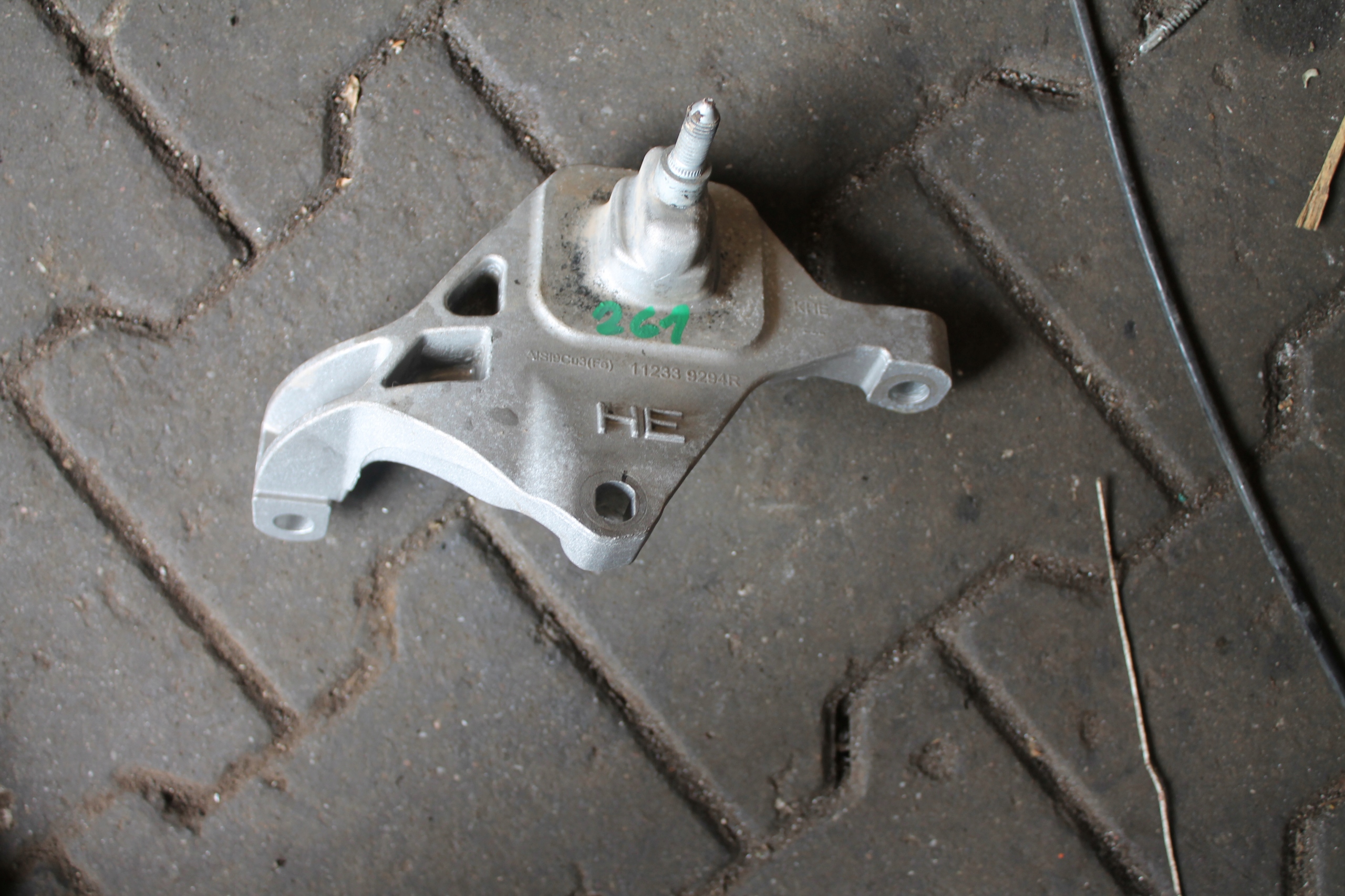 261. support RENAULT 11233929R