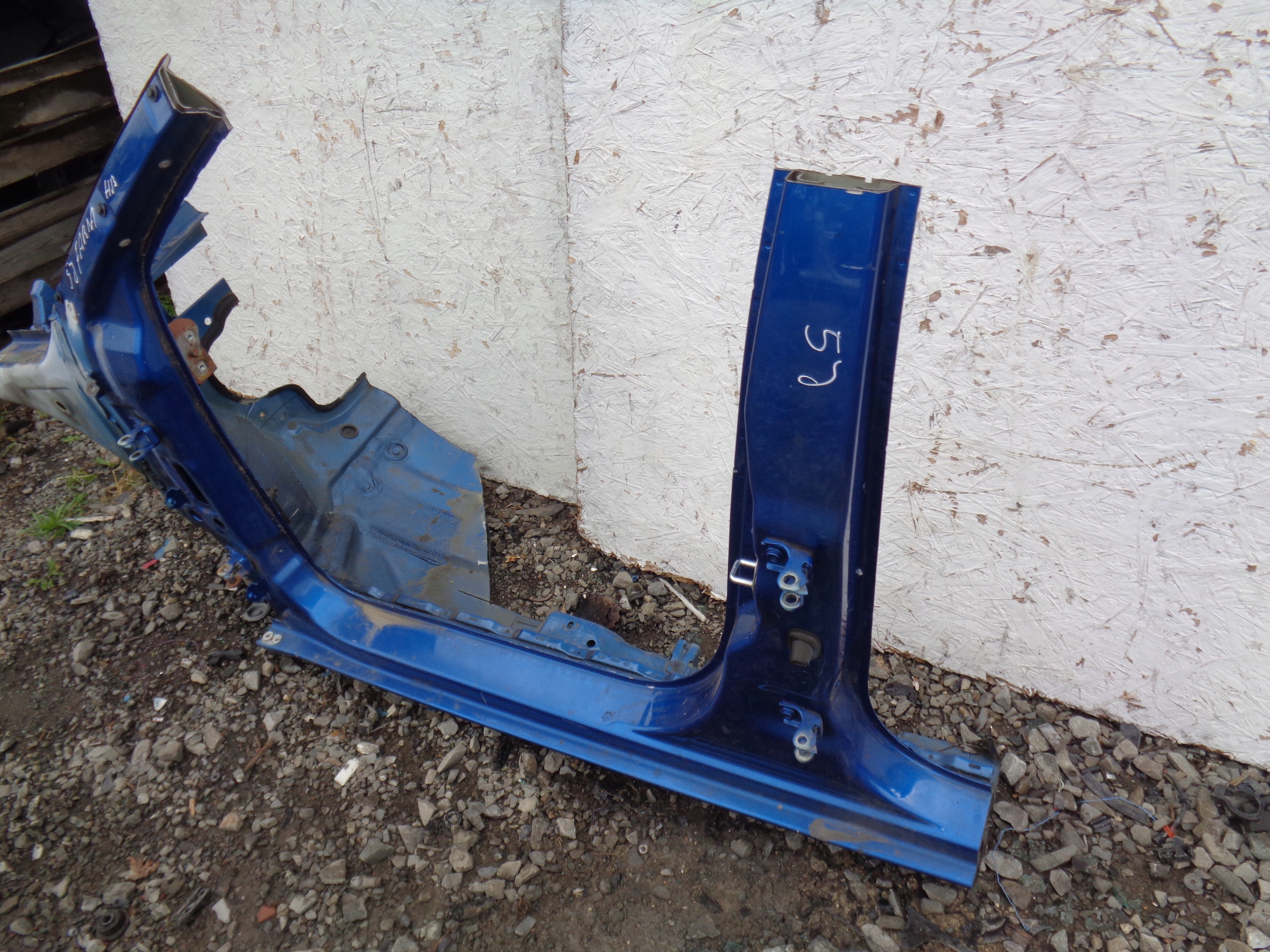 SKODA FABIA II 2 quarter front left threshold