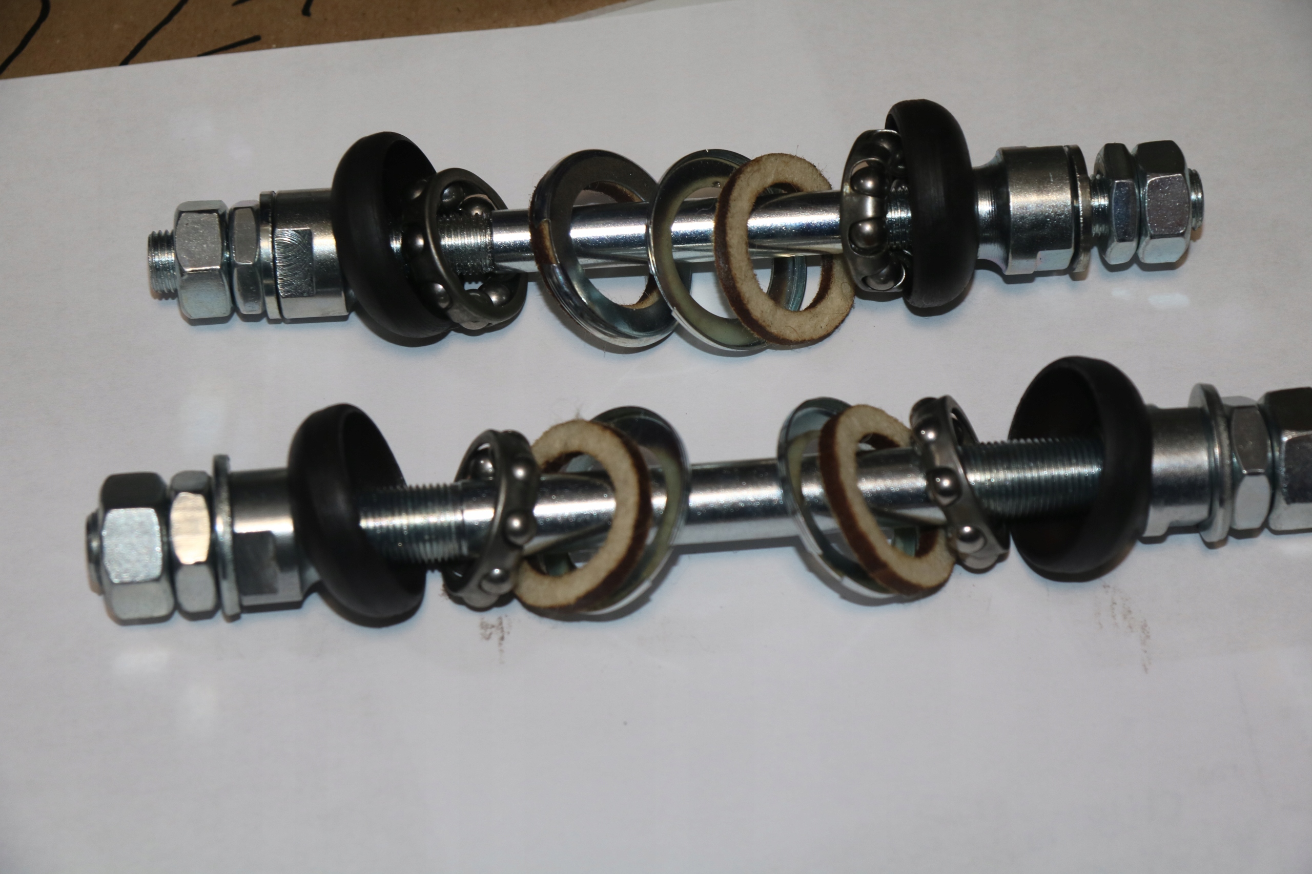 OŚ OŚKI KOŁA PRZÓD TYŁ KOMAR 232 2330 2350 DELUX