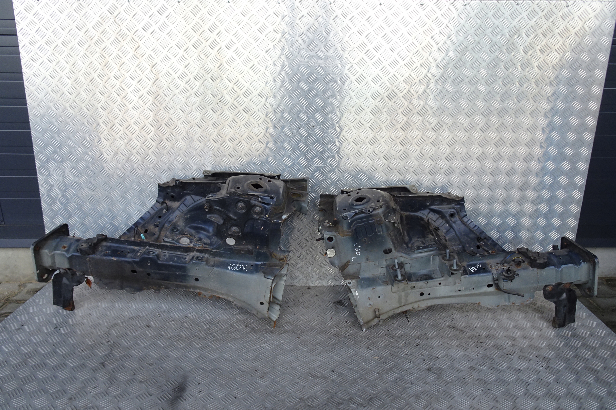 VOLVO V60 S60 ЛОНЖЕРОН ПЕРЕДНЯ ПРАВА 10-