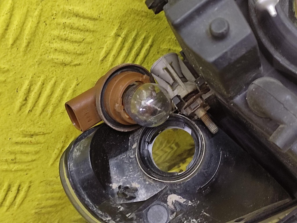 BMW E46 REFLEKTOR light left front 63126910955