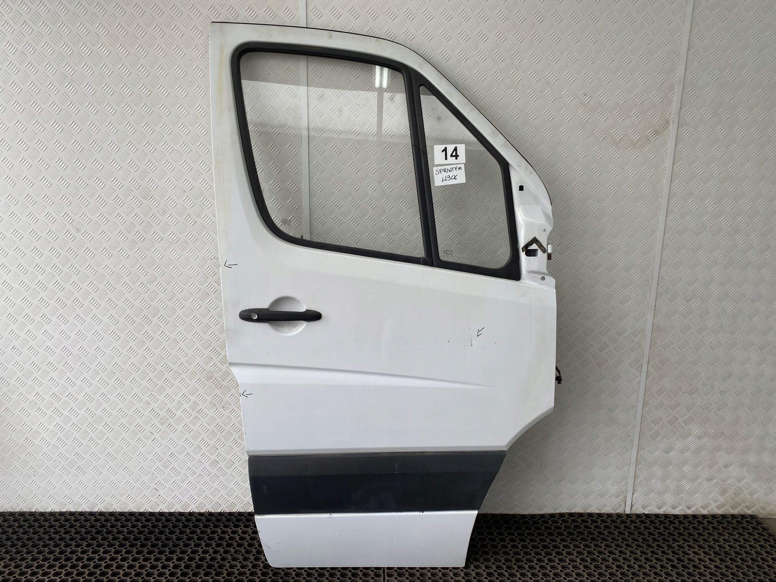 MERCEDES SPRINTER W906 06-18 door front right complete front BIALE