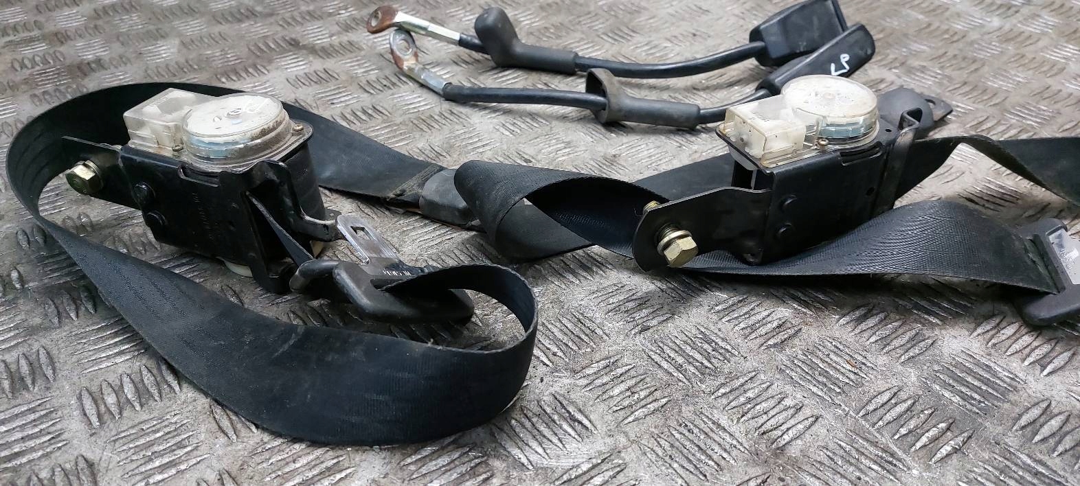 tension belt safety left + right front + ZAPINKI ISUZU TROOPER and