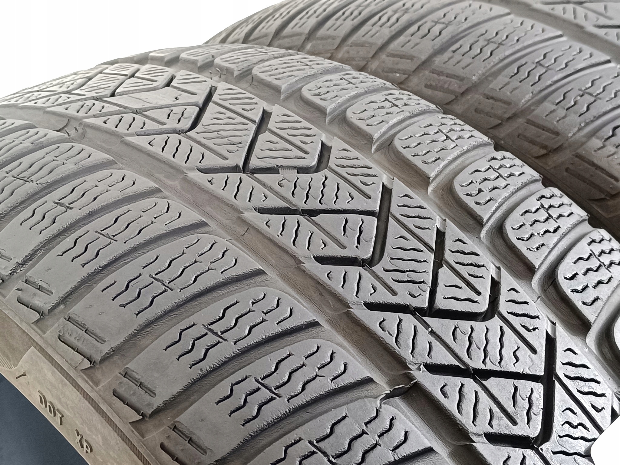 2x Pirelli SottoZero 3 225/40 R19 RUNFLAT EAN (GTIN) 8019227298482