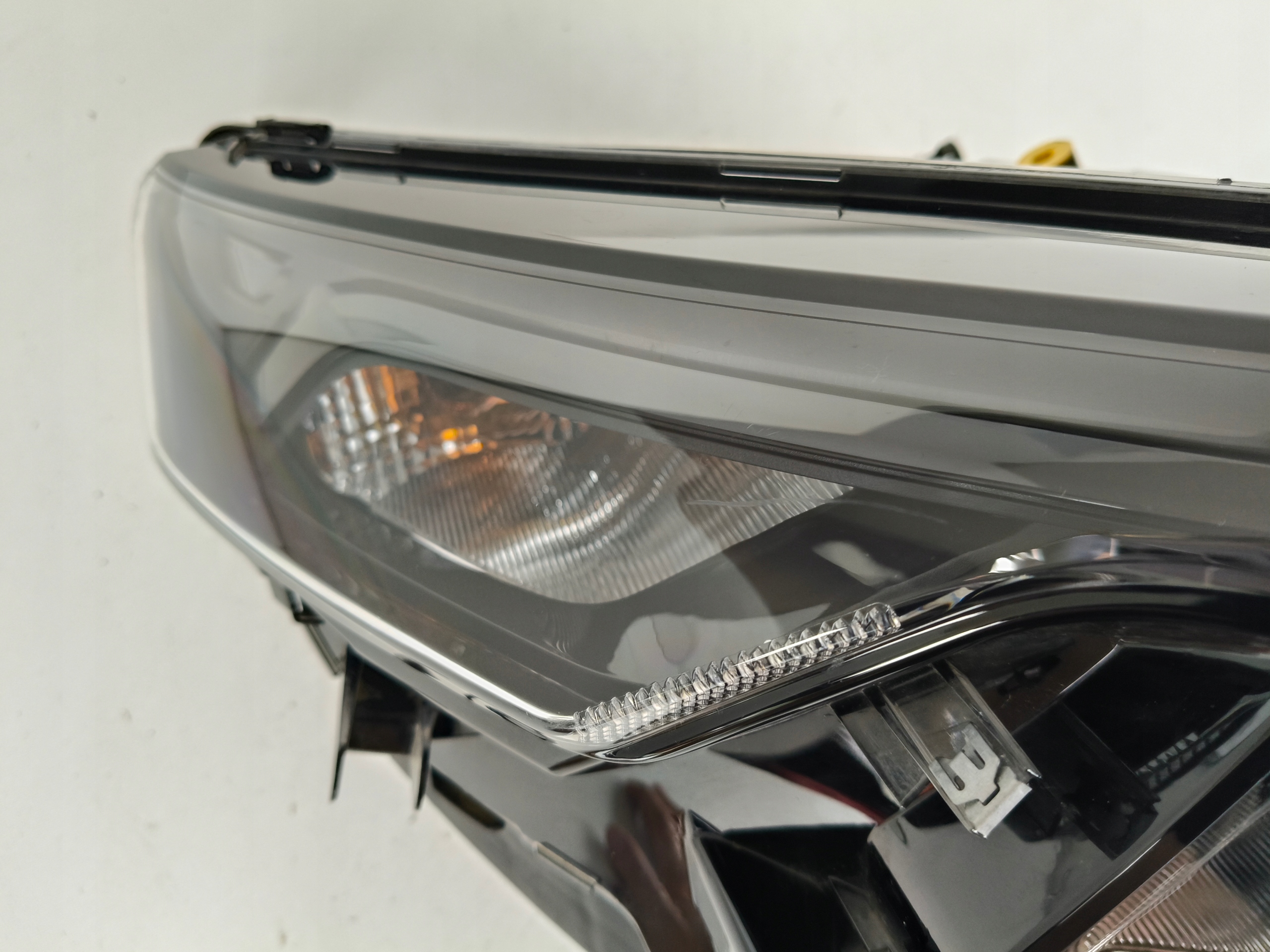 light right REFLEKTOR FORD TRANSIT COURIER 24