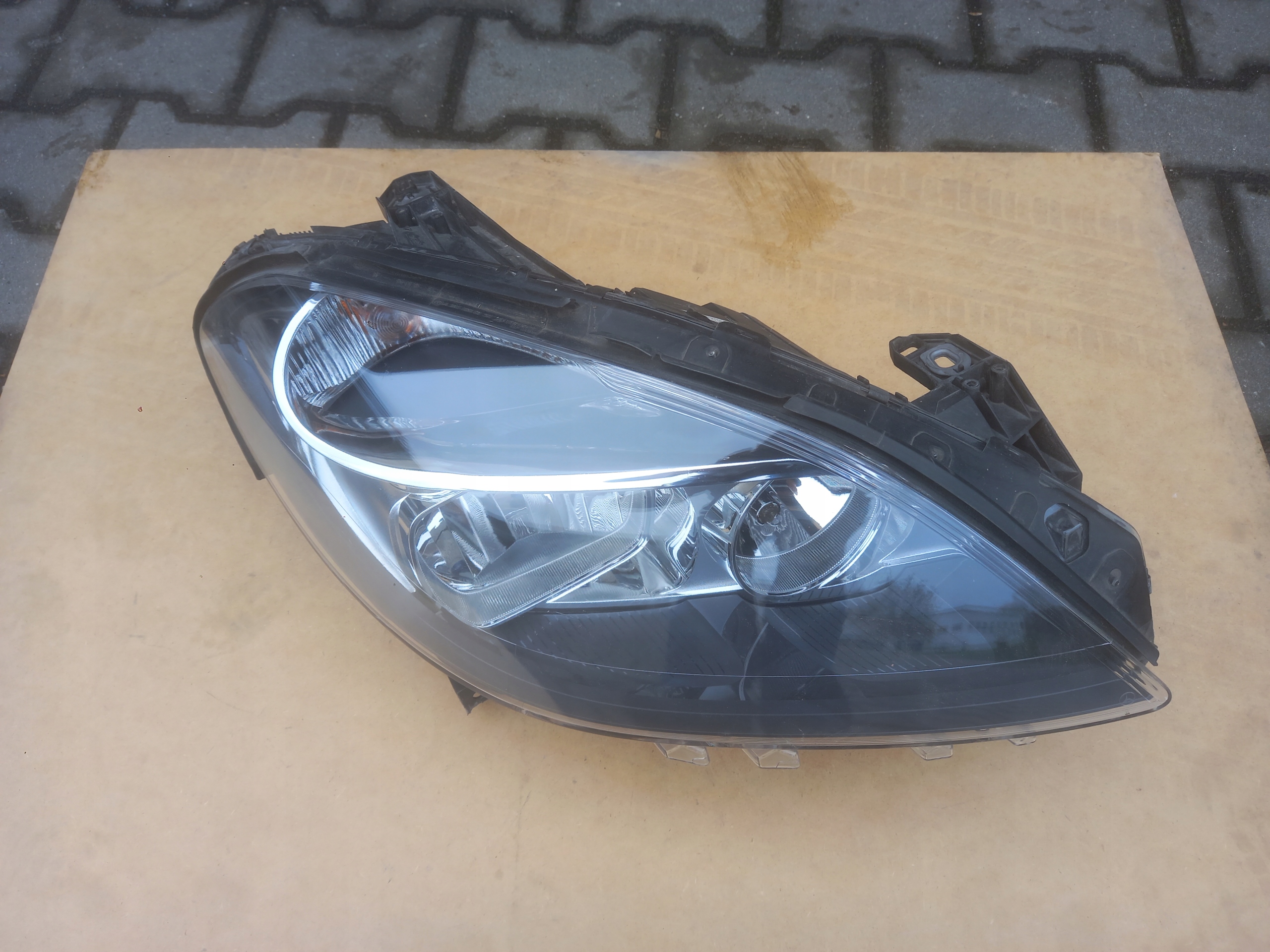 REFLEKTOR LAMPA PRZÓD MERCEDES W246 B KLASA PRAWY EUROPA ORYGINAŁ CAŁY