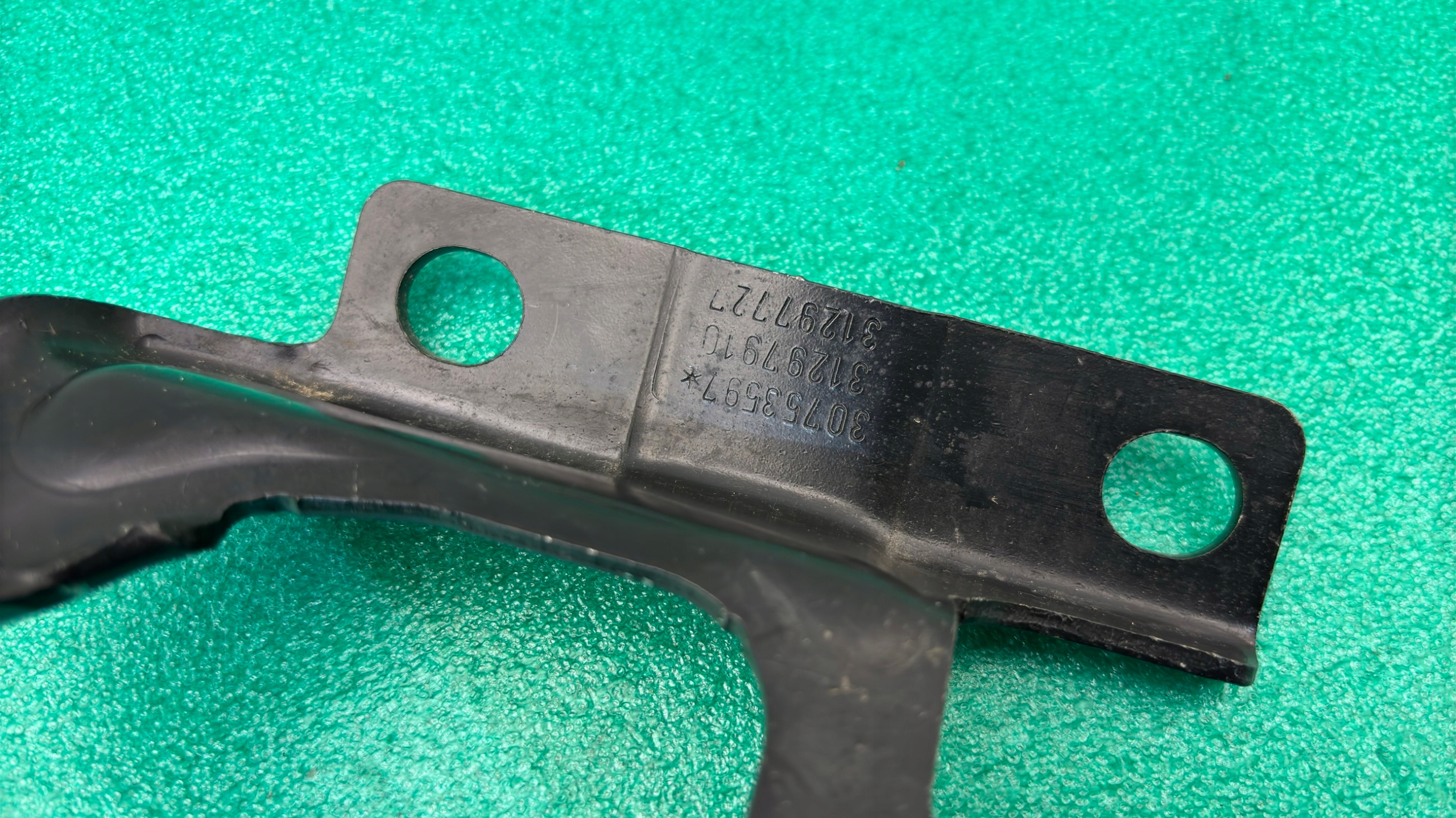 VOLVO V50 S40 C30 left hinge bonnets 07R+ 30753597 KA12/504MM