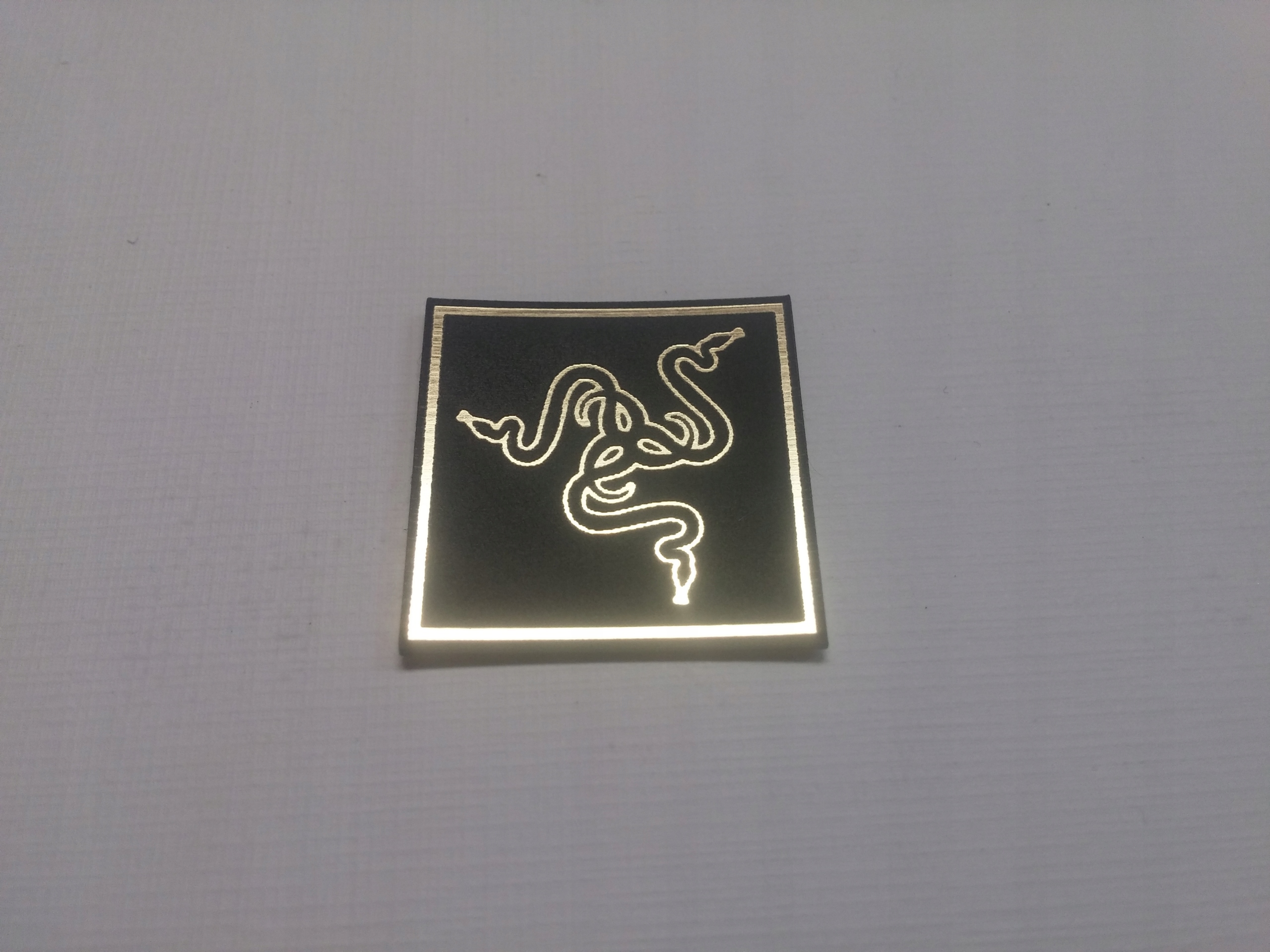 

Razer naklejka emblemat 23 x 23 mm *złota