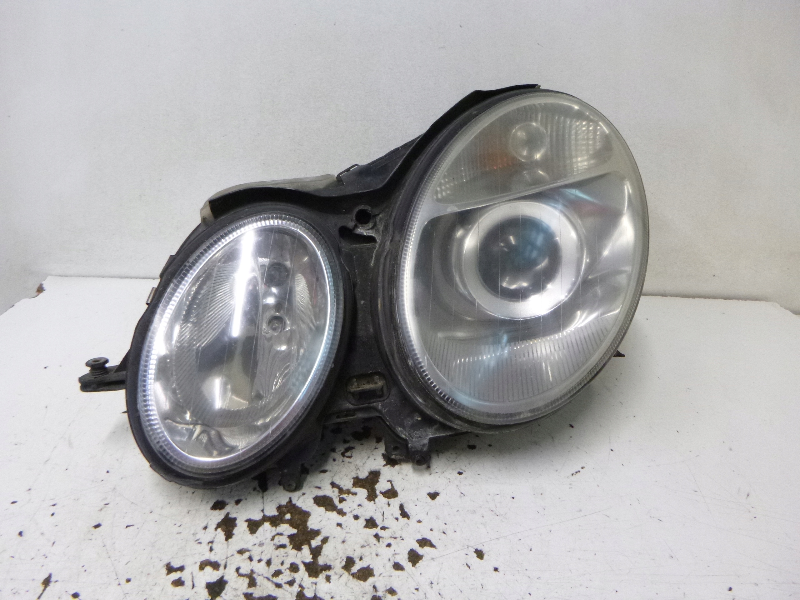 light front left MERCEDES E KLASA W211 2.2CDI 2002-2006 HELLA