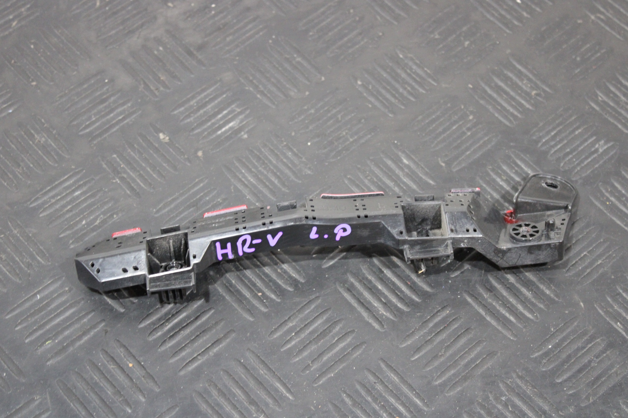 support holder of a bumper left front HONDA HRV H-RV III 3 2021- 1,5H