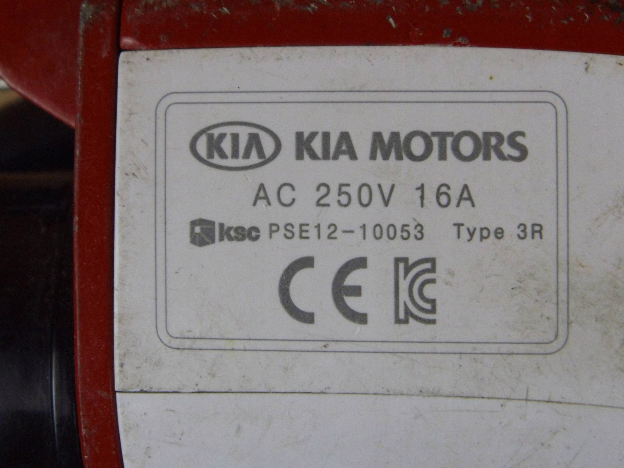 KIA Soul EV Niro EV przenosna ladowarka des autos PSE1300083