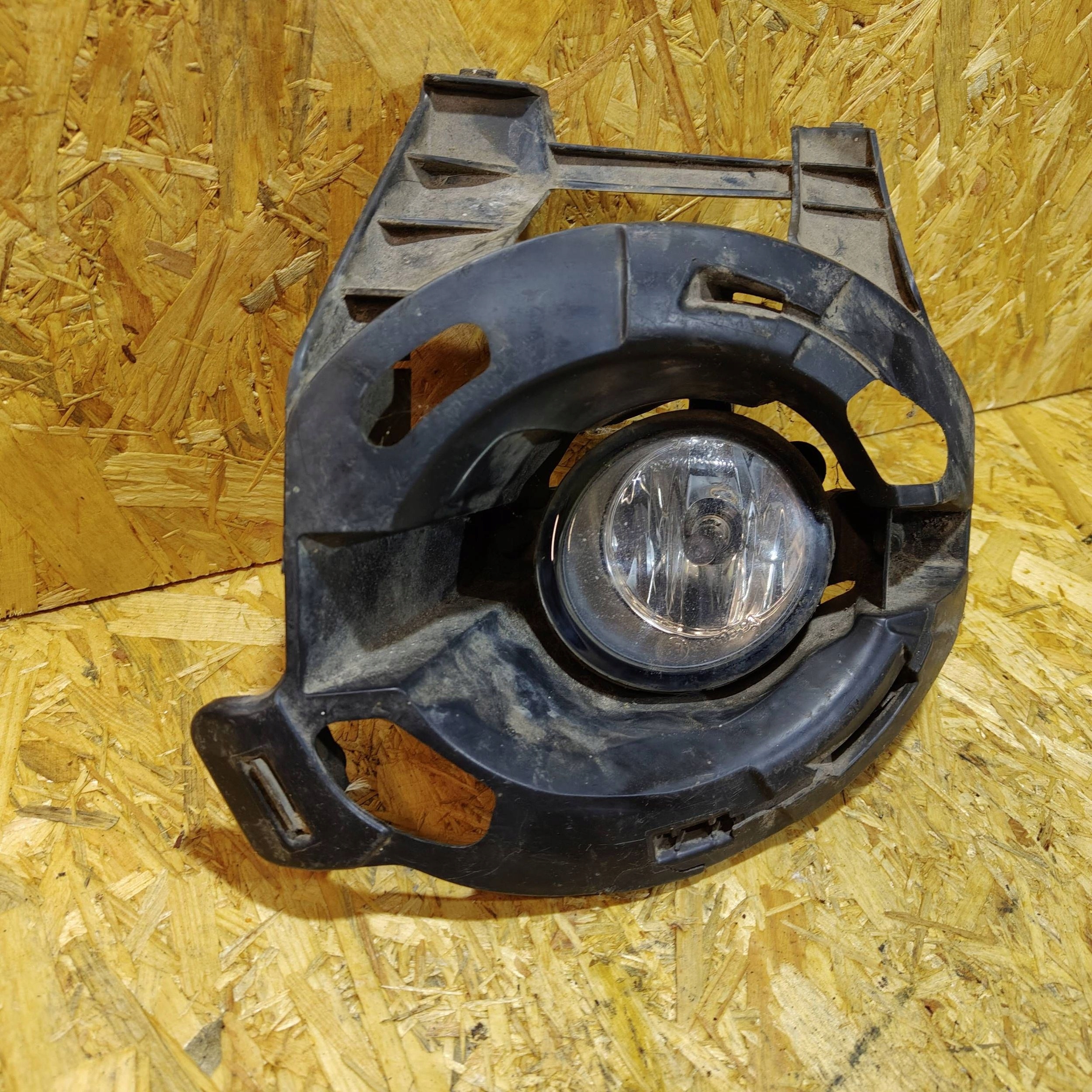 Renault Clio III 2011 right side light przeciwmglowe front