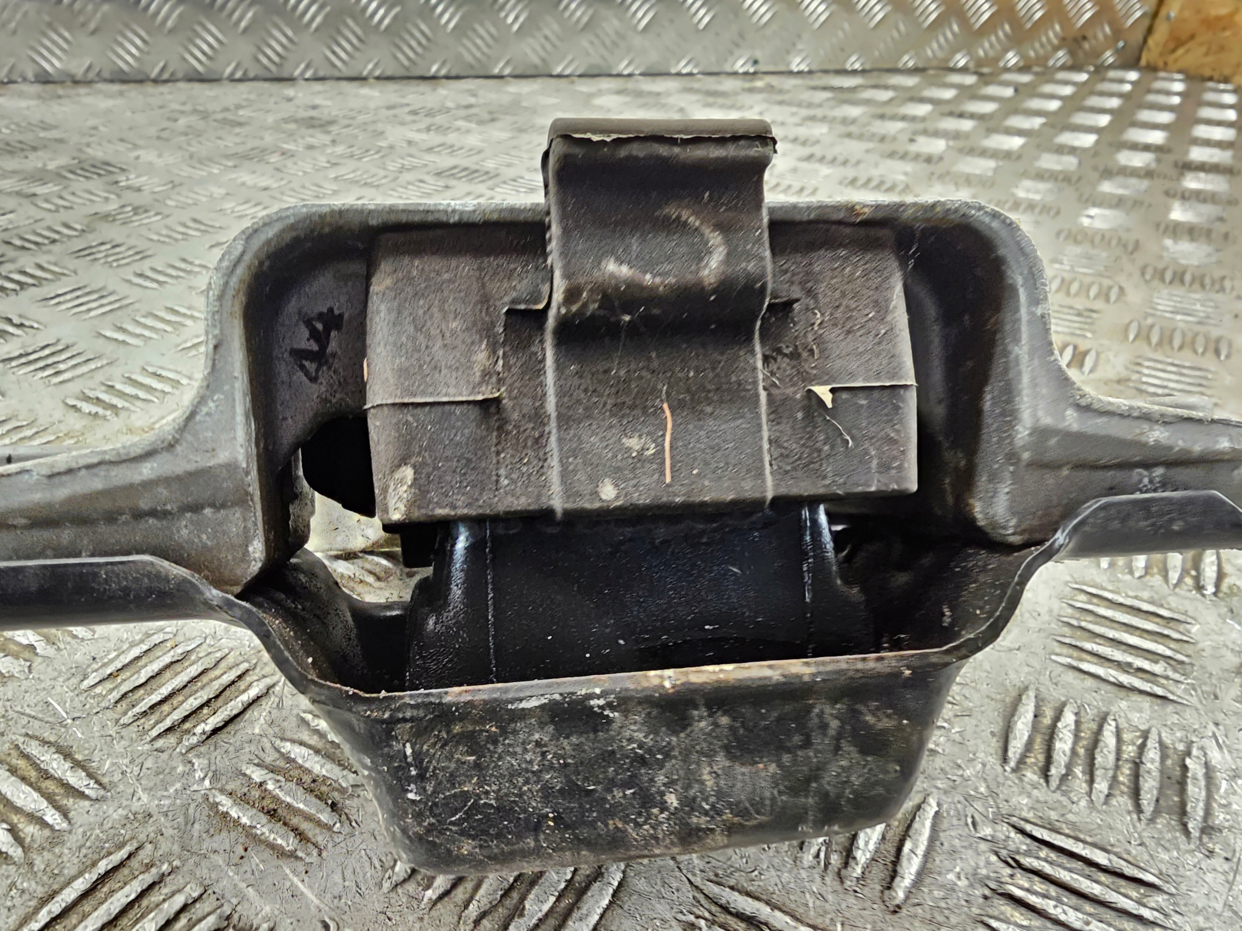VW SEAT SKODA holder engine mount 1K0199555M