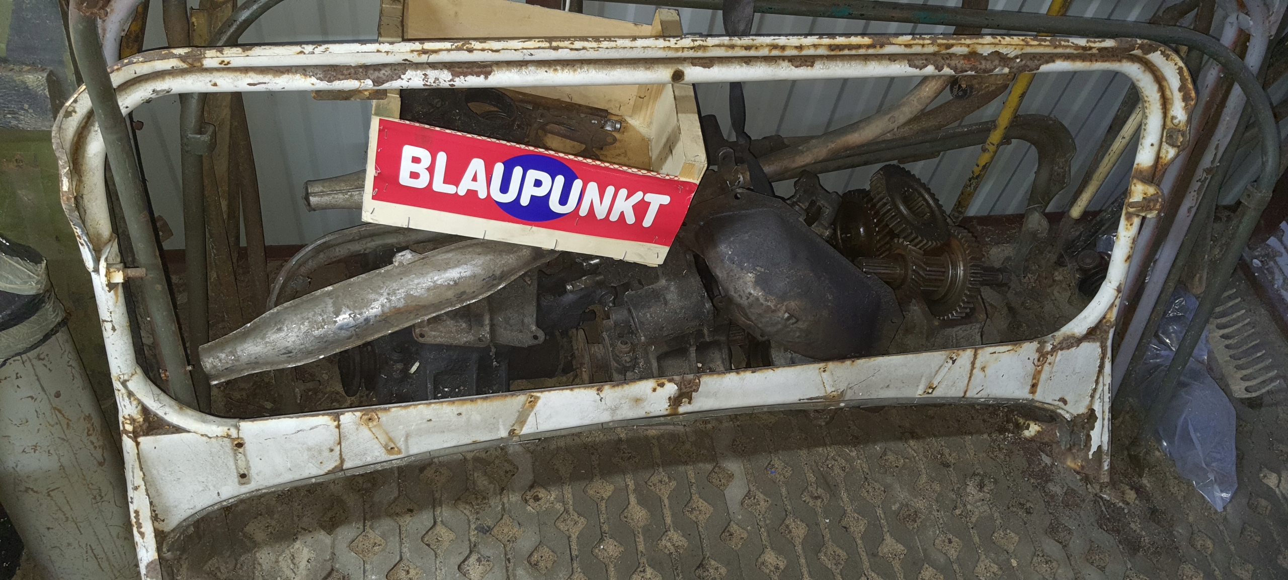 ГАЗ 69 AM КОМАНДЕР ЗОВНІШНЯ РАМКА СКЛА