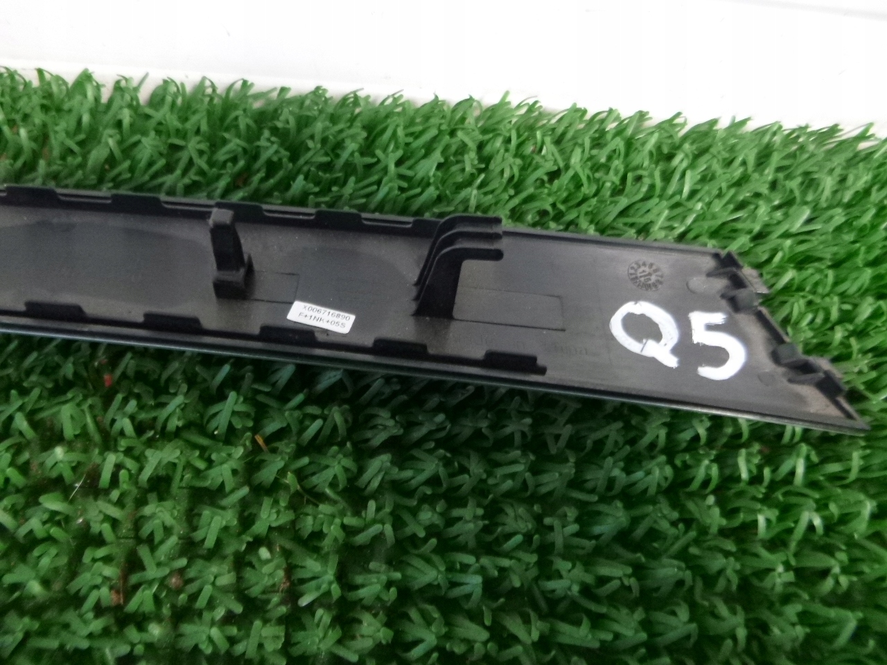 AUDI Q5 moulding DEKOR right rear part original 8R0867410