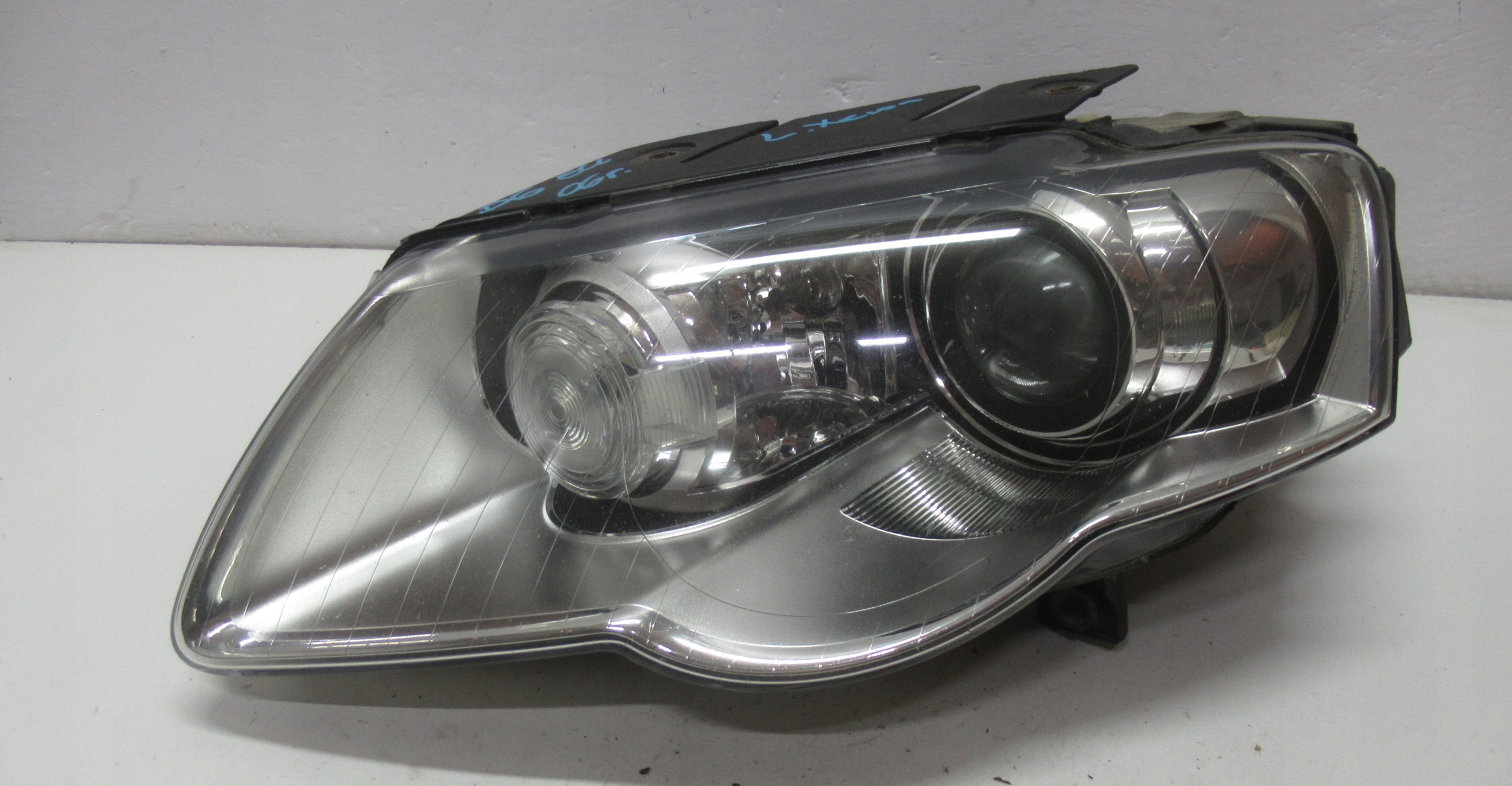 VW PASSAT B6 06R light left front XENON 3C0941751G