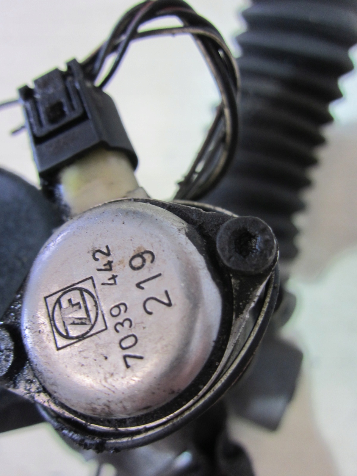 BMW E65 745i N62 servo control 2475183