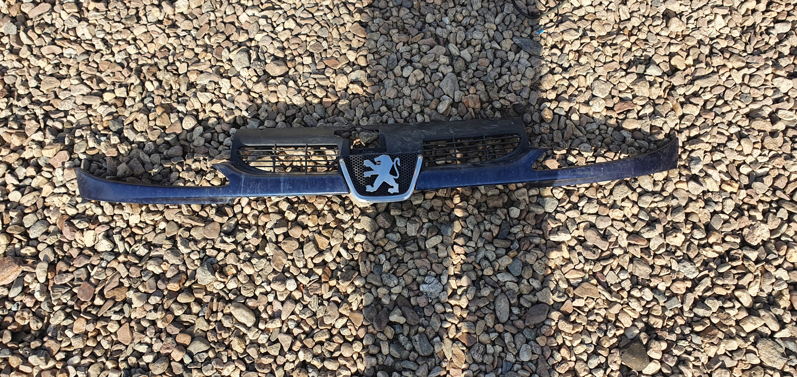 PEUGEOT 206 ATRAPA GRILL KRATKA