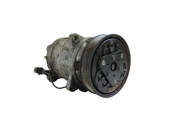 VOLVO V40 S40 compressor; compressor of the air conditioning 30611276