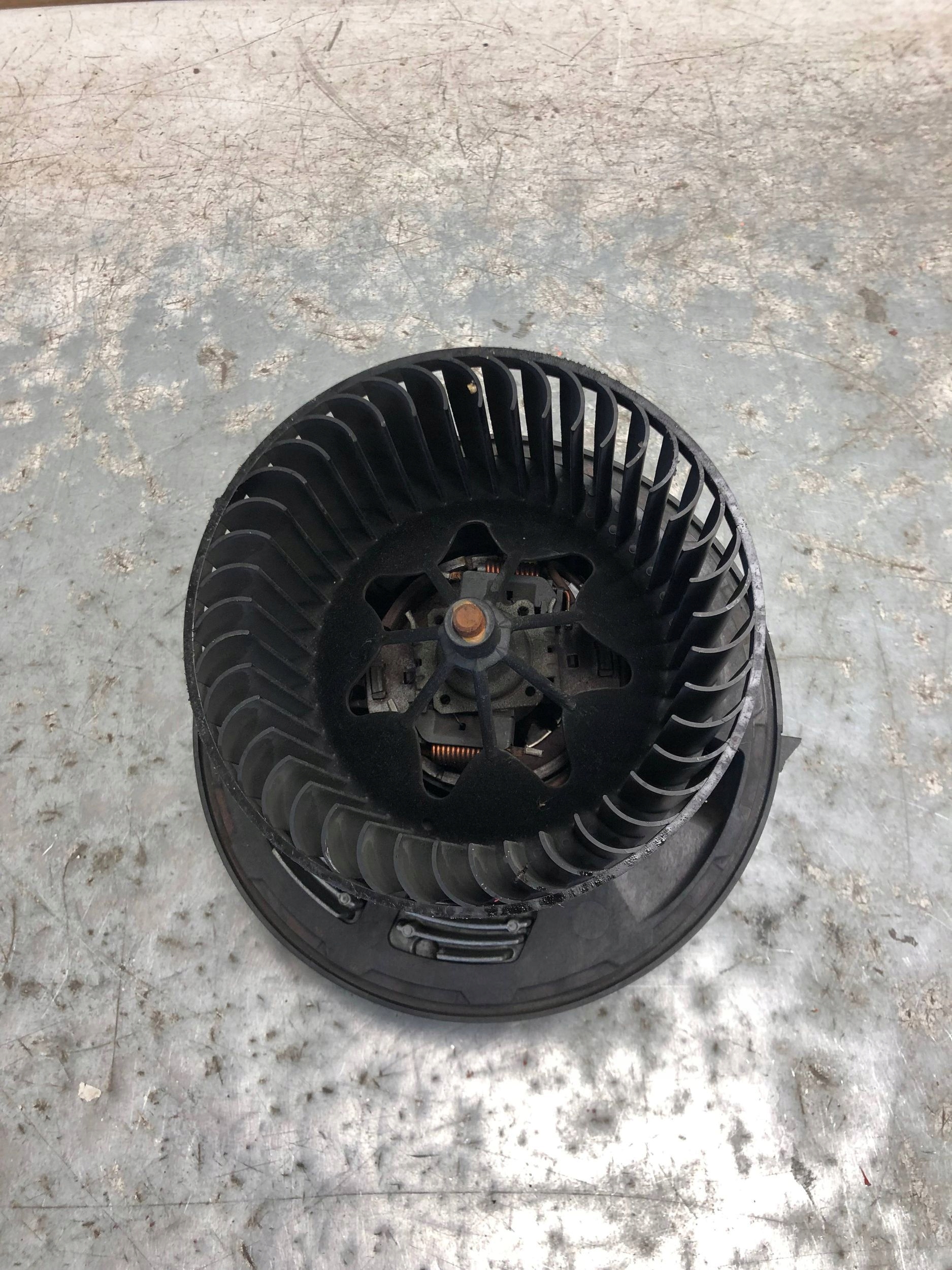 DMUCHAWA Lüfter BMW E87 LCI 6933663