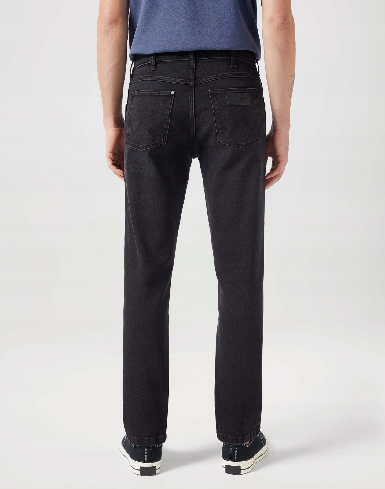 Męskie spodnie jeansowe zwężane Wrangler Larston Film Noir 112350667 36/34