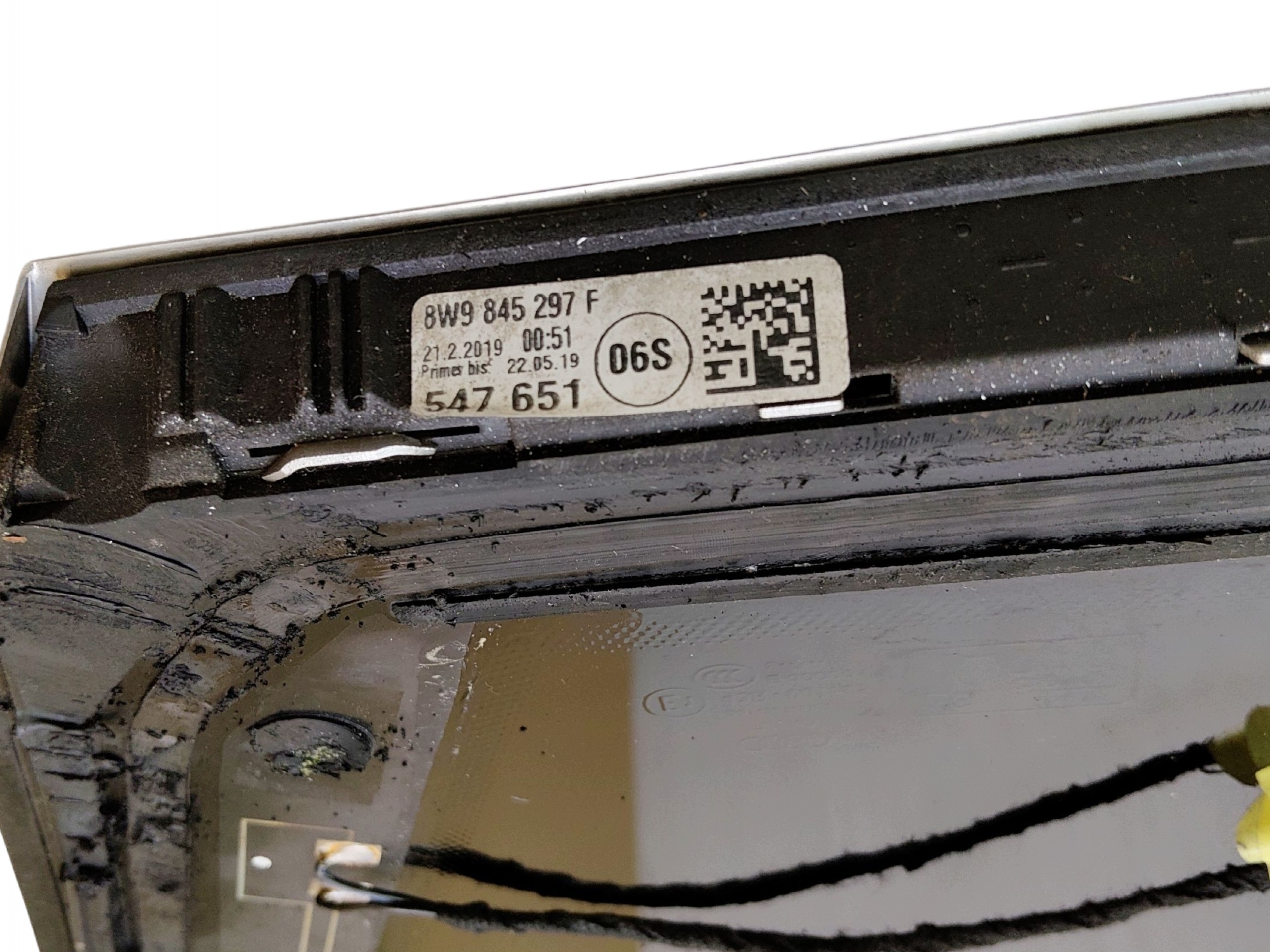 window bodywork left rear part AUDI A4 B9 KOMBI 8W9845297F