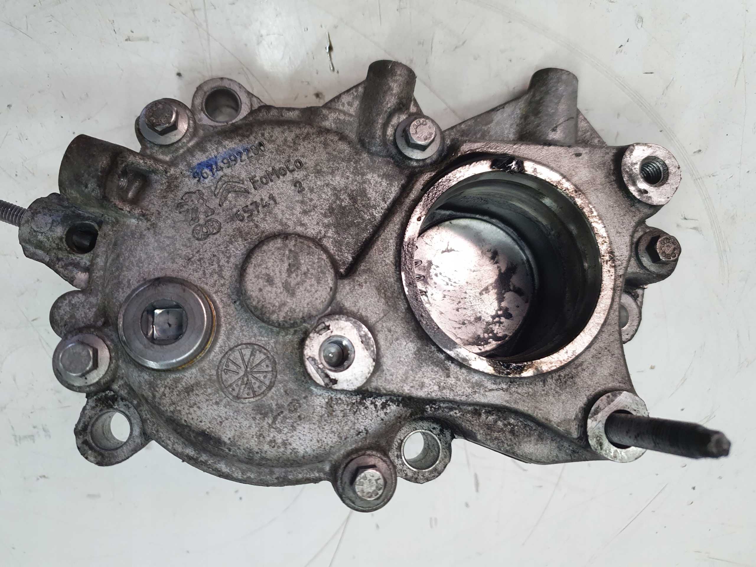 привод Насосы вакум peugeot 508 2.0 Blue 9674992180 9810737980