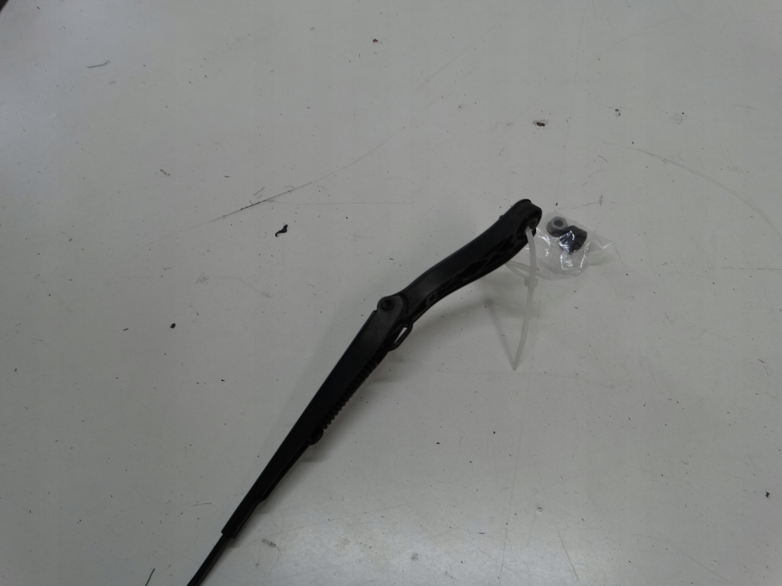 wiper arm left MERCEDES W169 A1698200140