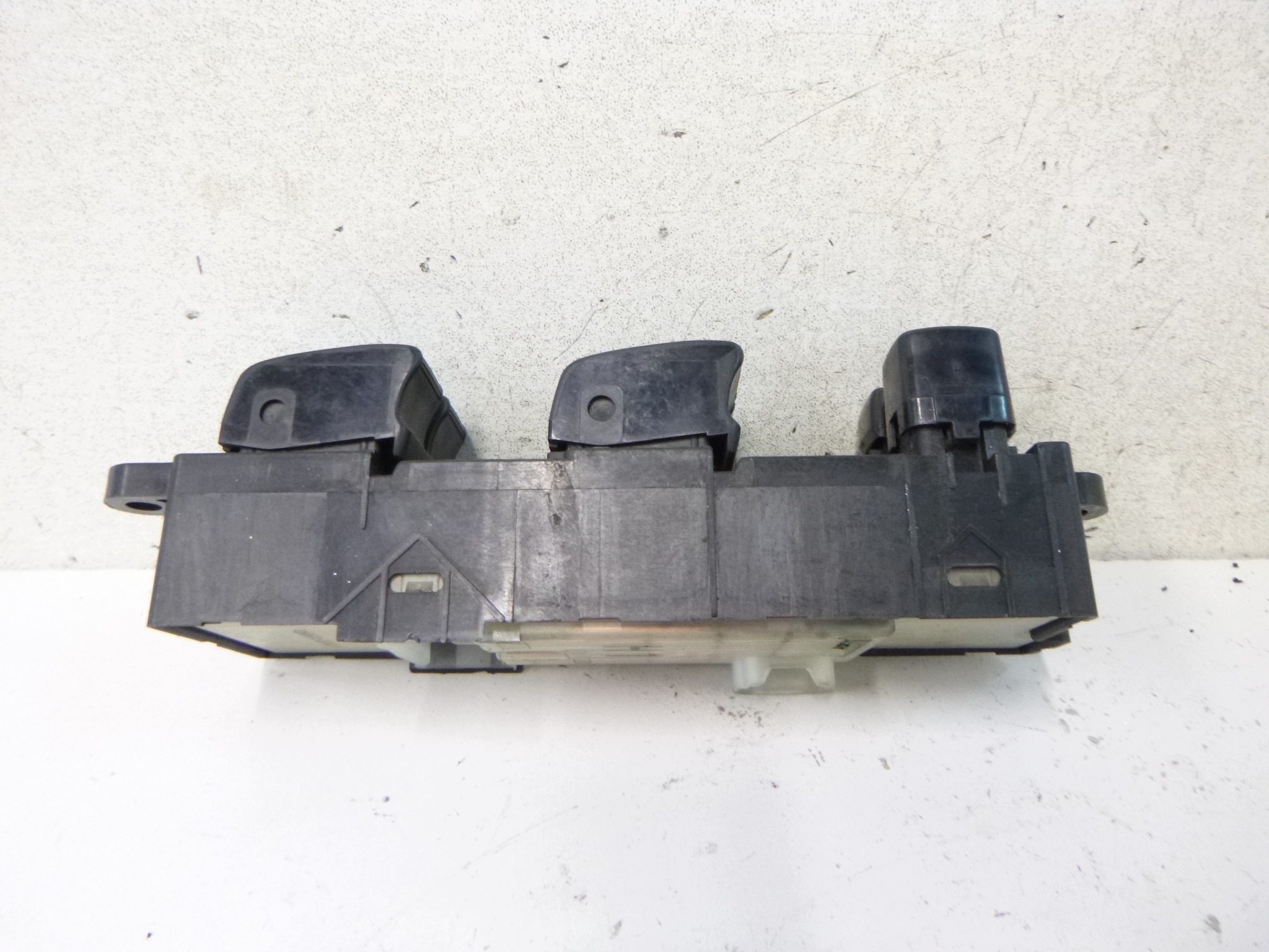 window control switch left front Nissan X-Trail T30 H1 2001-2007