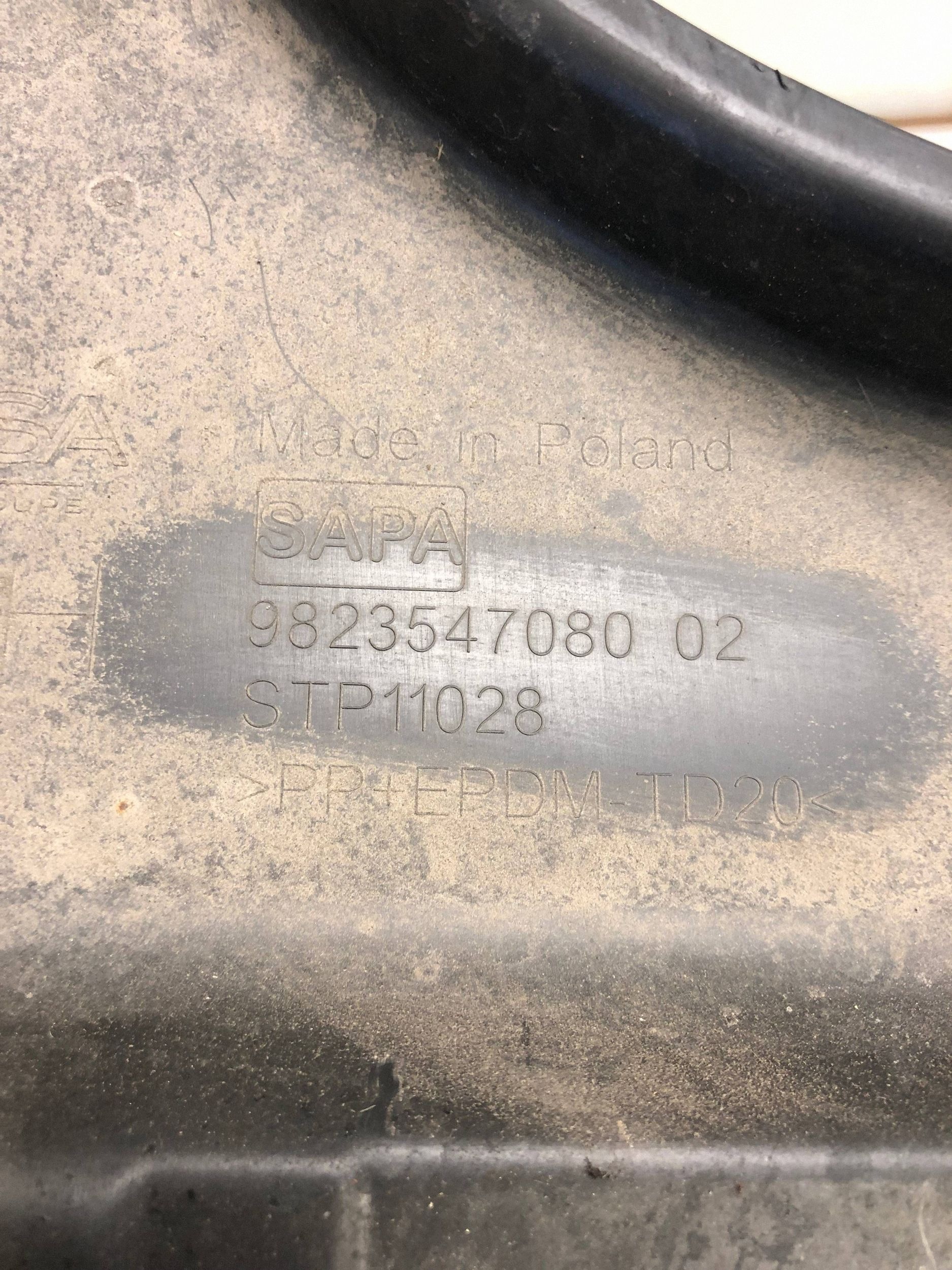 cover chassis right rear part JEEP AVENGER 9823547080