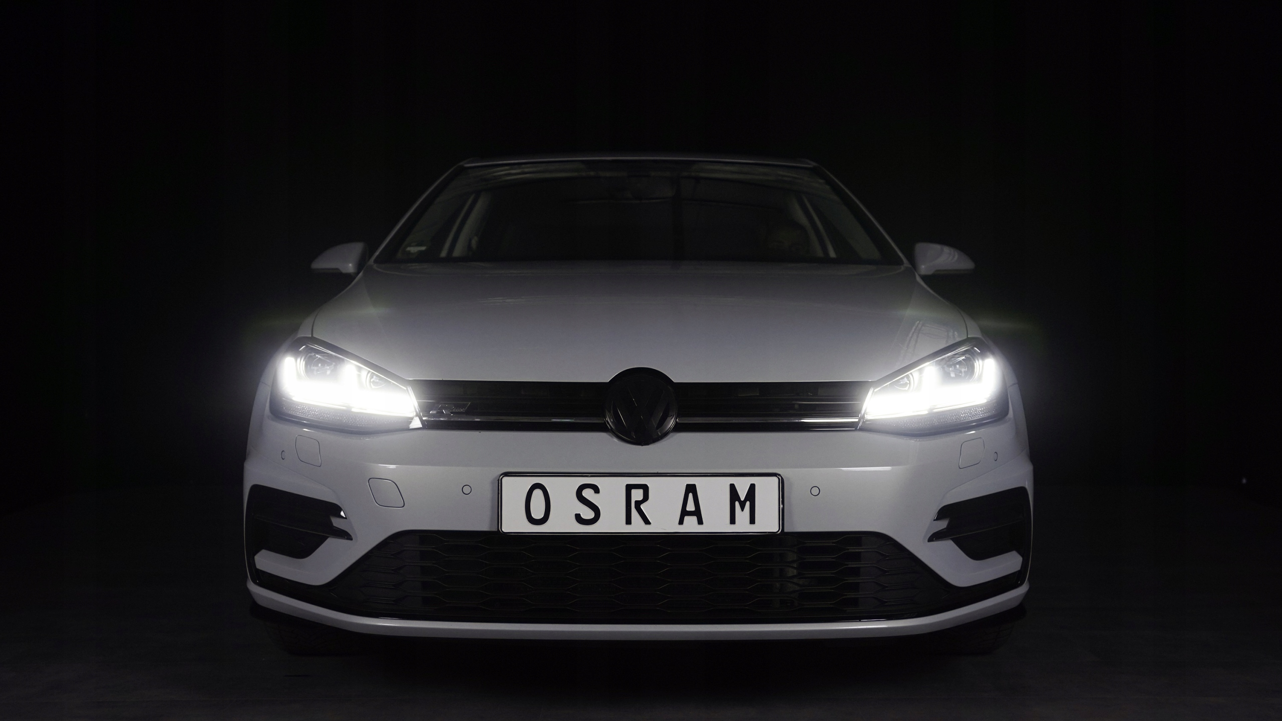REFLEKTOR OSRAM VW GOLF 7.5 BLACK LEDHL109-BK FS1 Regulacja wysokości elektryczna