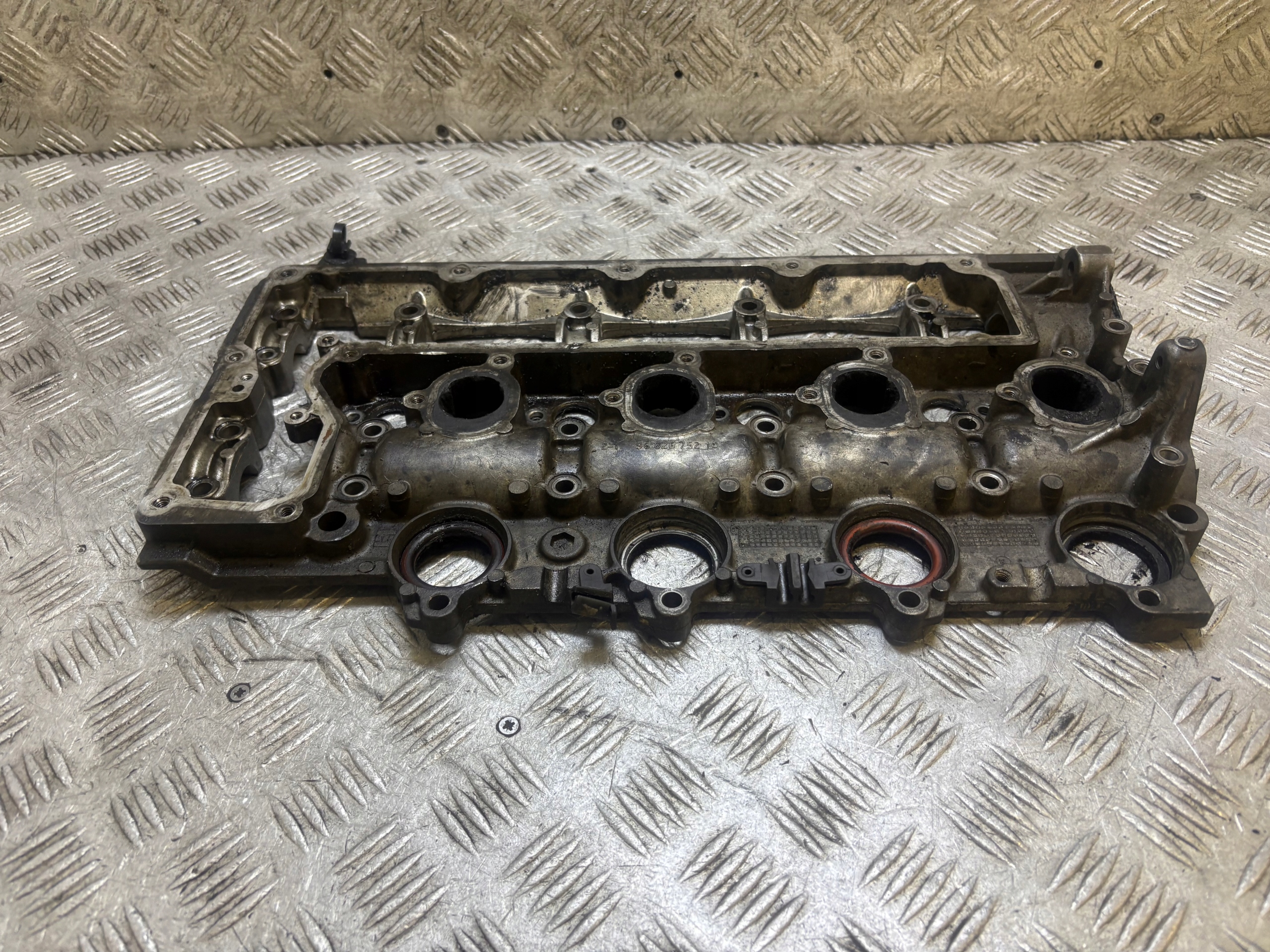 Abdeckung der Ventile FORD MONDEO MK 4 9682675210 2.0tdci