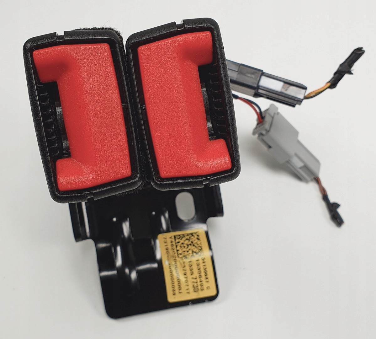 ремень безопасности зад opel ADAM 13350033