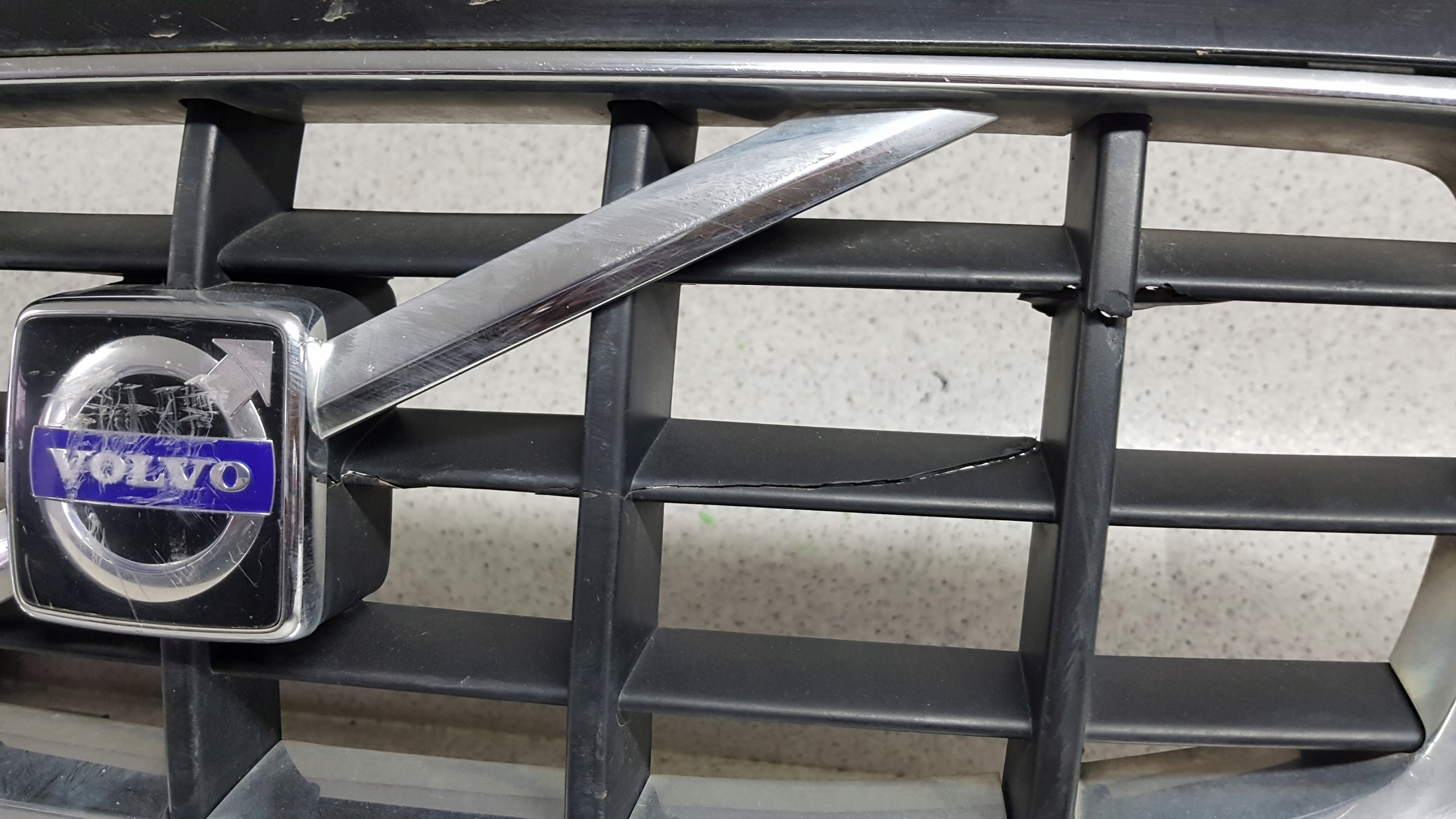 VOLVO XC70 XC 70 2007 - bumper front 2398