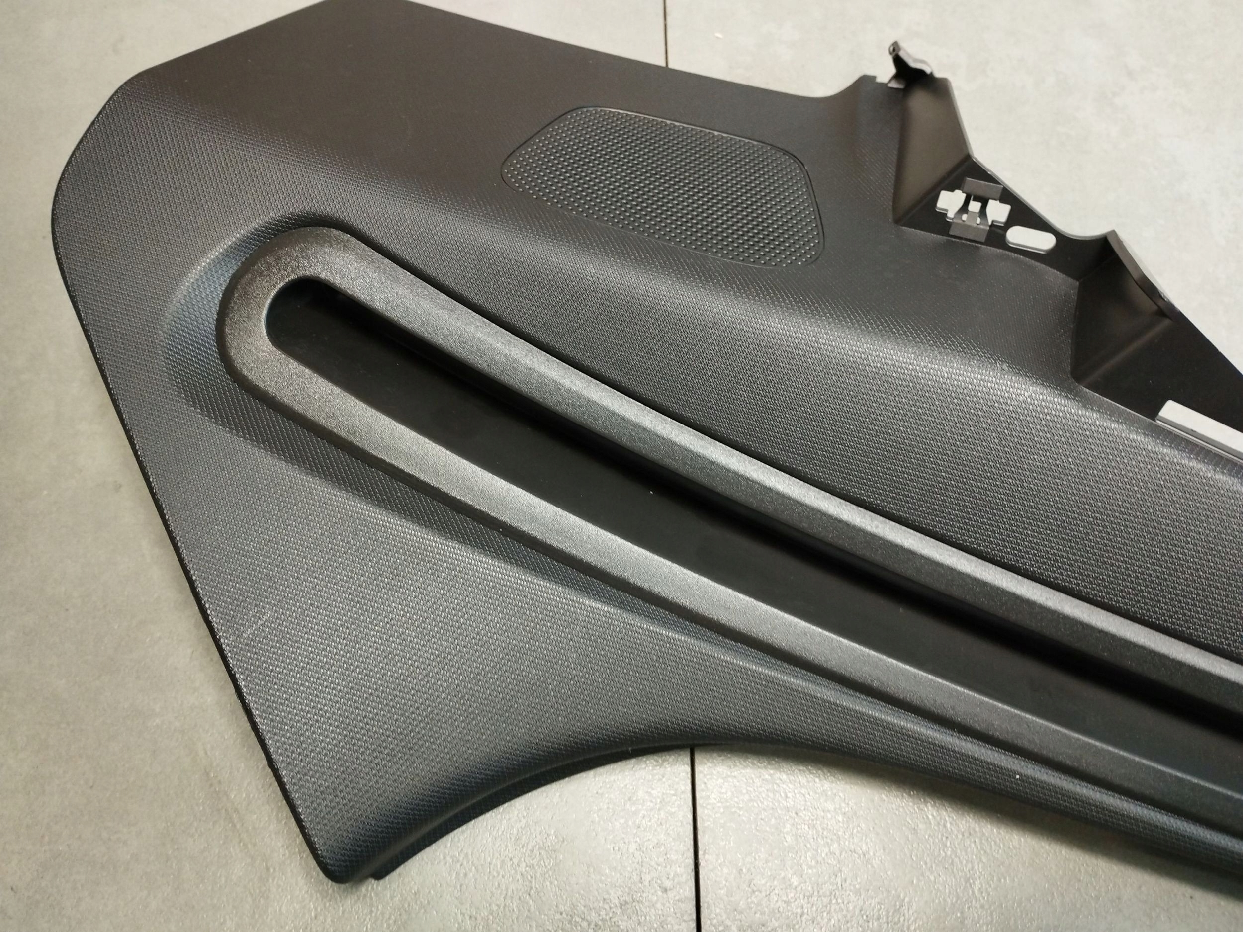 Audi A5 B10 KOMBI holder rolety boot left rear part 8B9867245A