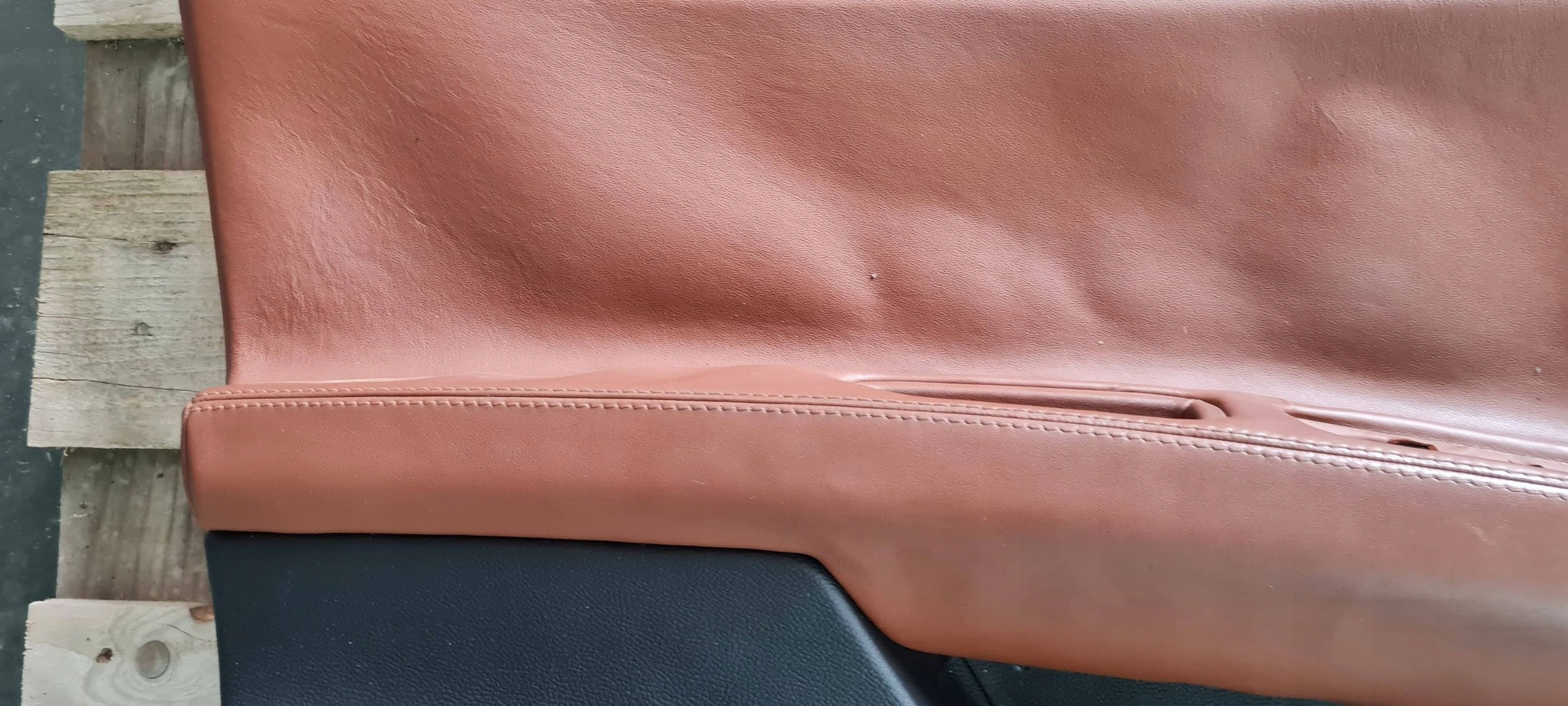 Maserati Quattroporte VI side door left front leather BOWERS WIKILNS
