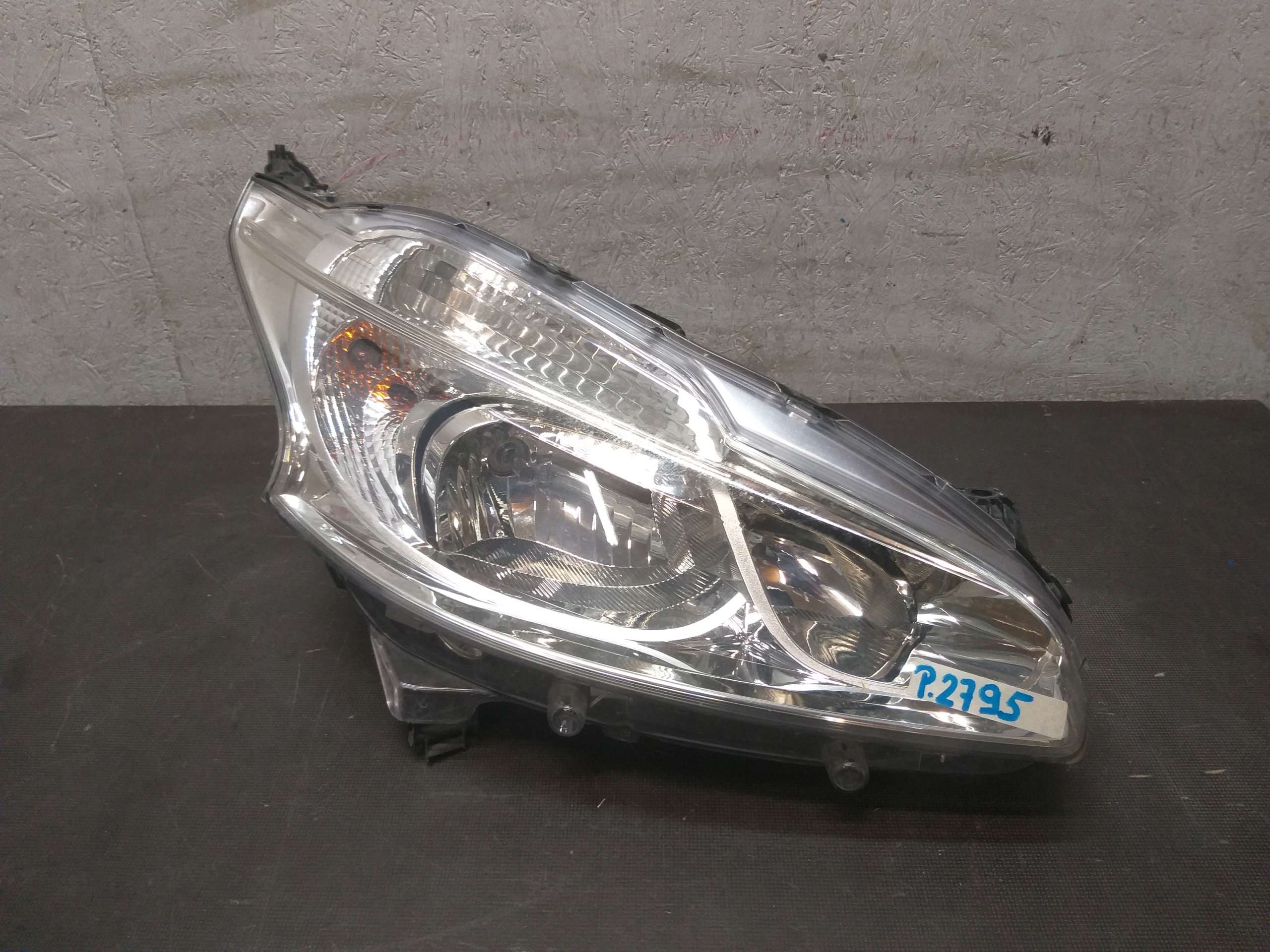 LIGHT FRONT RIGHT PEUGEOT 208 980222180