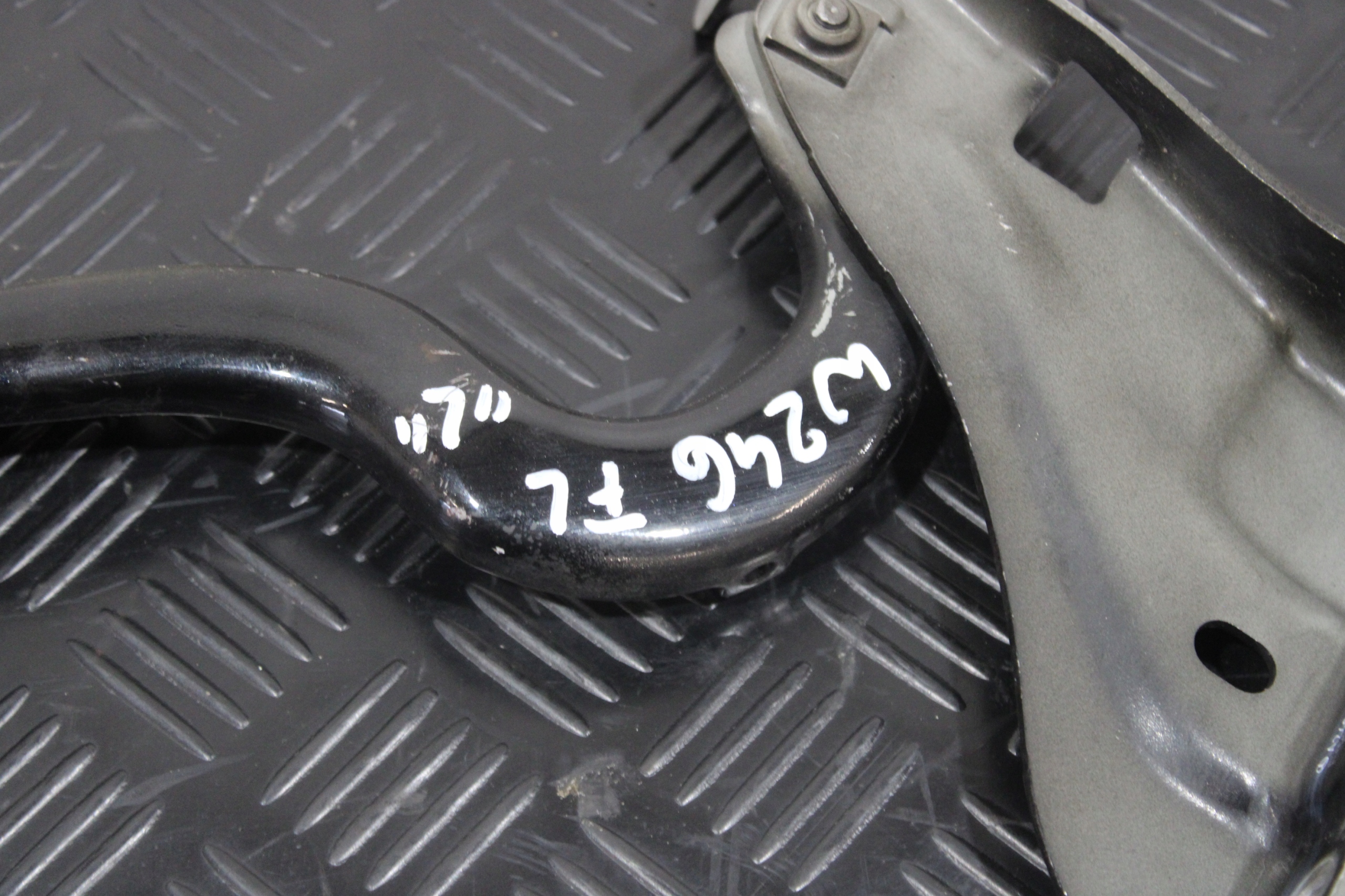 hinge bonnets left MERCEDES B-KLASA W246 LIFT AMG