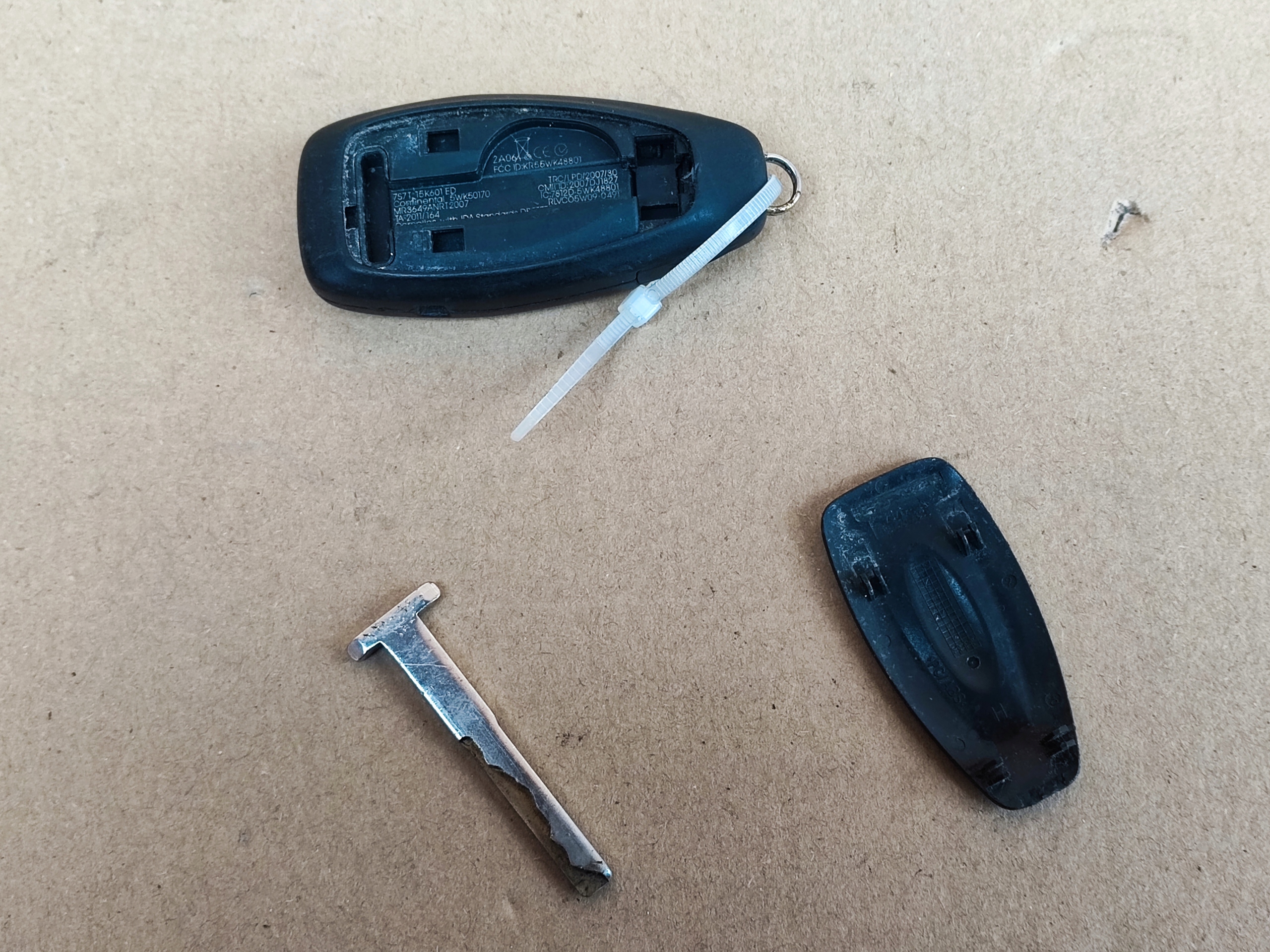 Ford Kuga MK1 LIFT kluczyk pilot keyfree keyless Typ samochodu Samochody osobowe