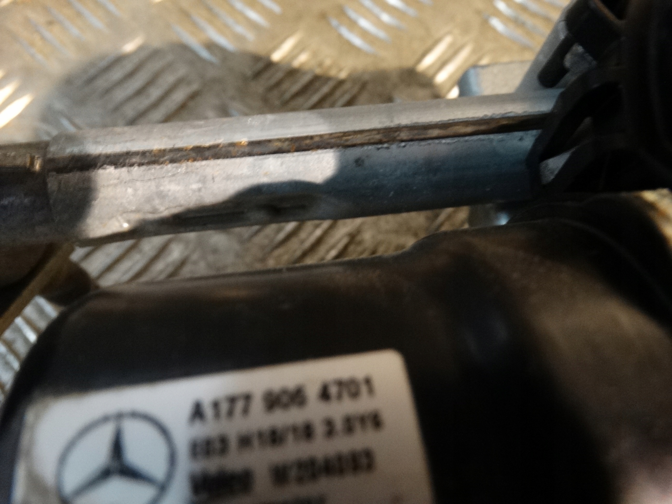 IDEALNY WISCHERGESTÄNGE MERCEDES W177 1