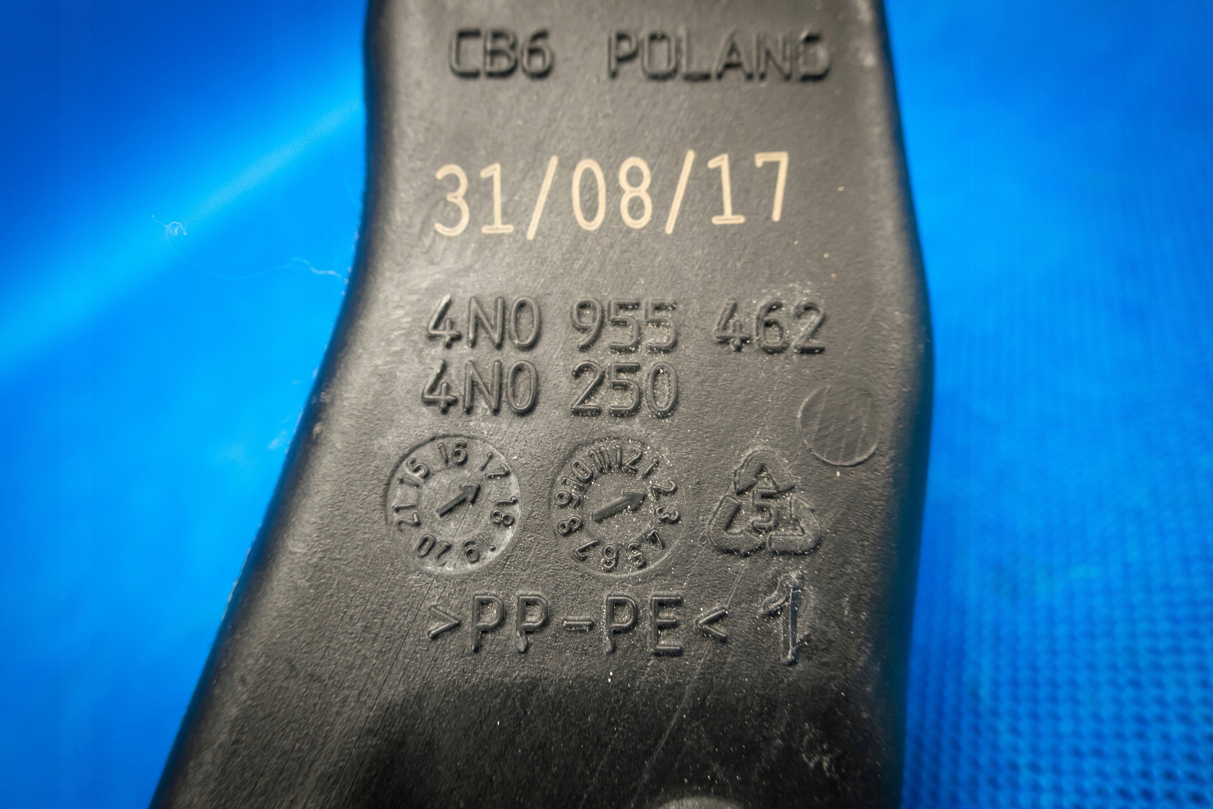Wlew LIQUIDO LAVAFARI Audi A8 S8 4N 4N0955462