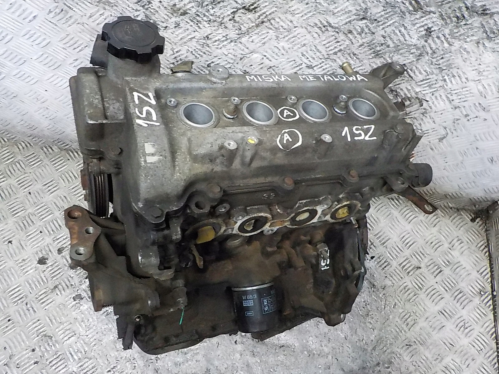 TOYOTA YARIS and engine 1.0 16 V 68 KM 1SZ