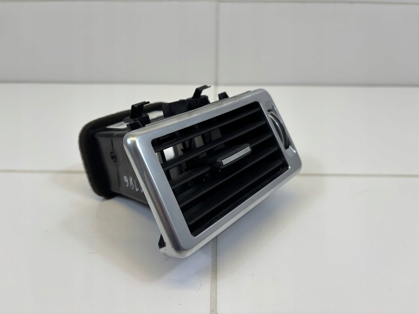 grid air conditioning devices right side nizej Land Rover Discovery Sport 2017